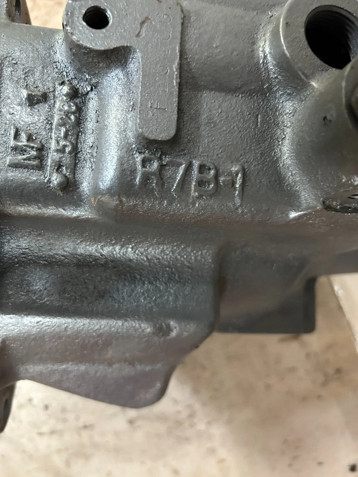 R4 - TRANSMISSION EXTENSION TAIL HOUSING R7B-1 image 4