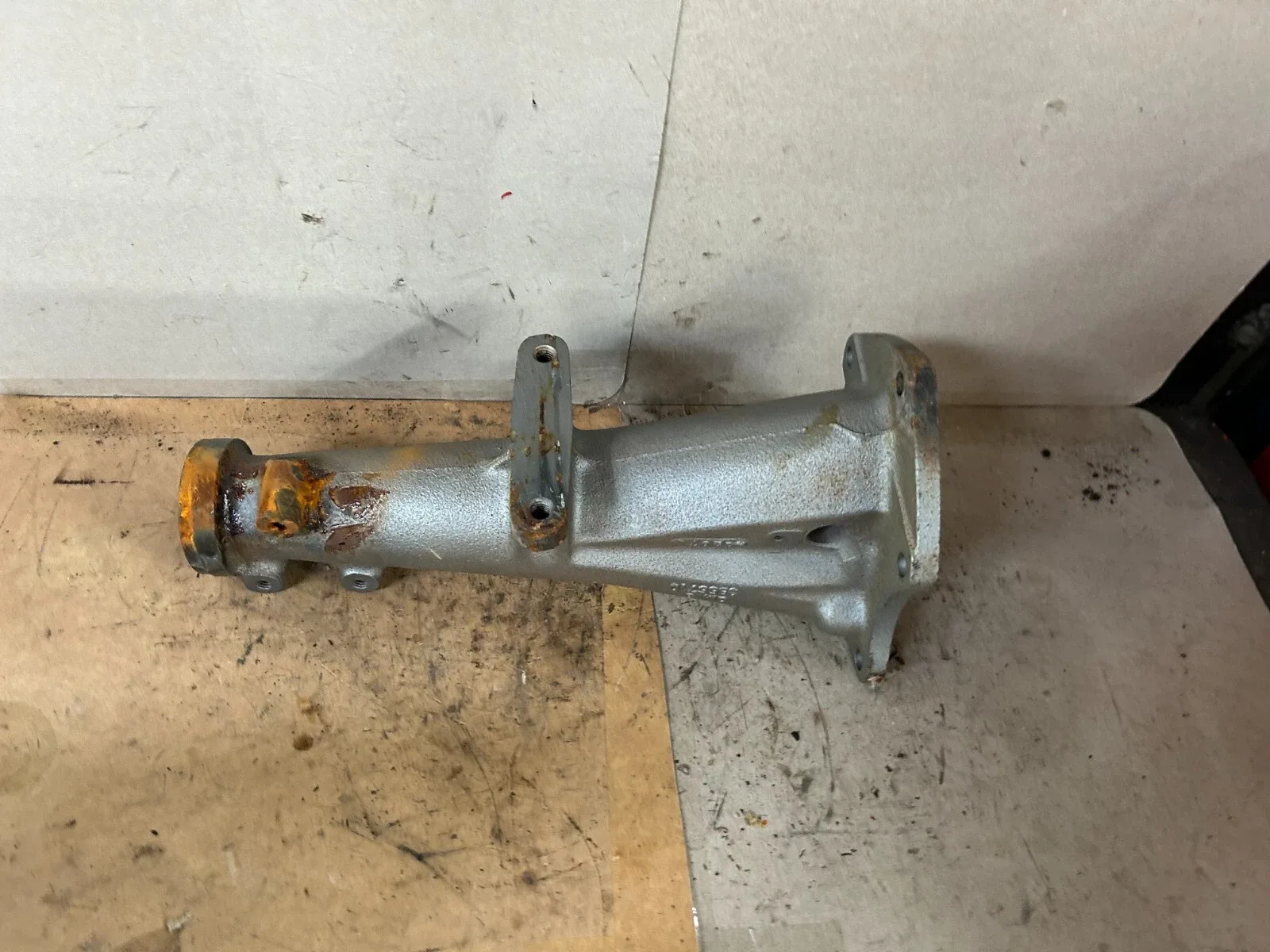 R6 - TRANSMISSION EXTENSION TAIL HOUSING 8855710 image 2