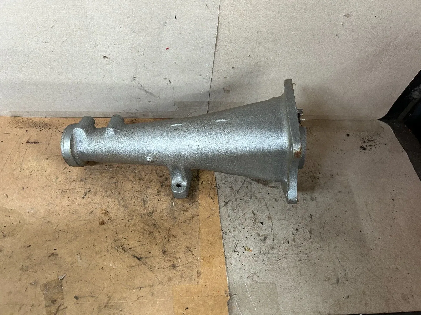 R6 - TRANSMISSION EXTENSION TAIL HOUSING 8855710