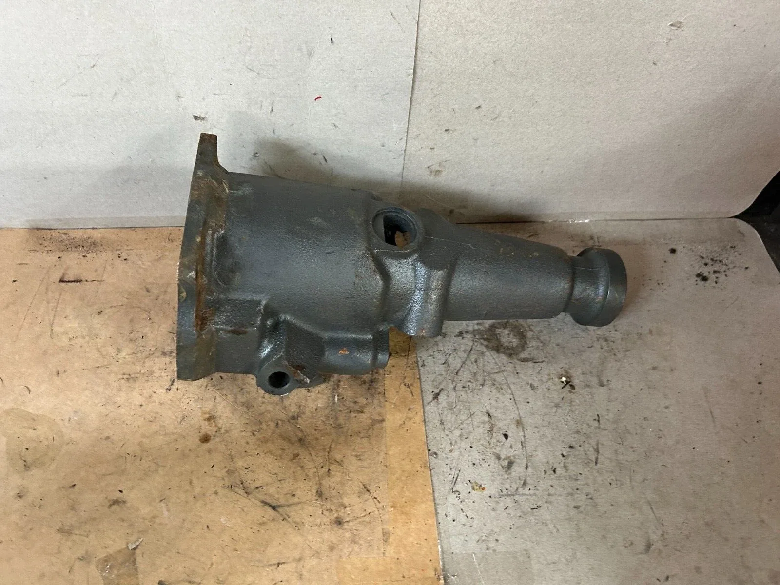 R7 - TRANSMISSION EXTENSION TAIL HOUSING R10L-1
