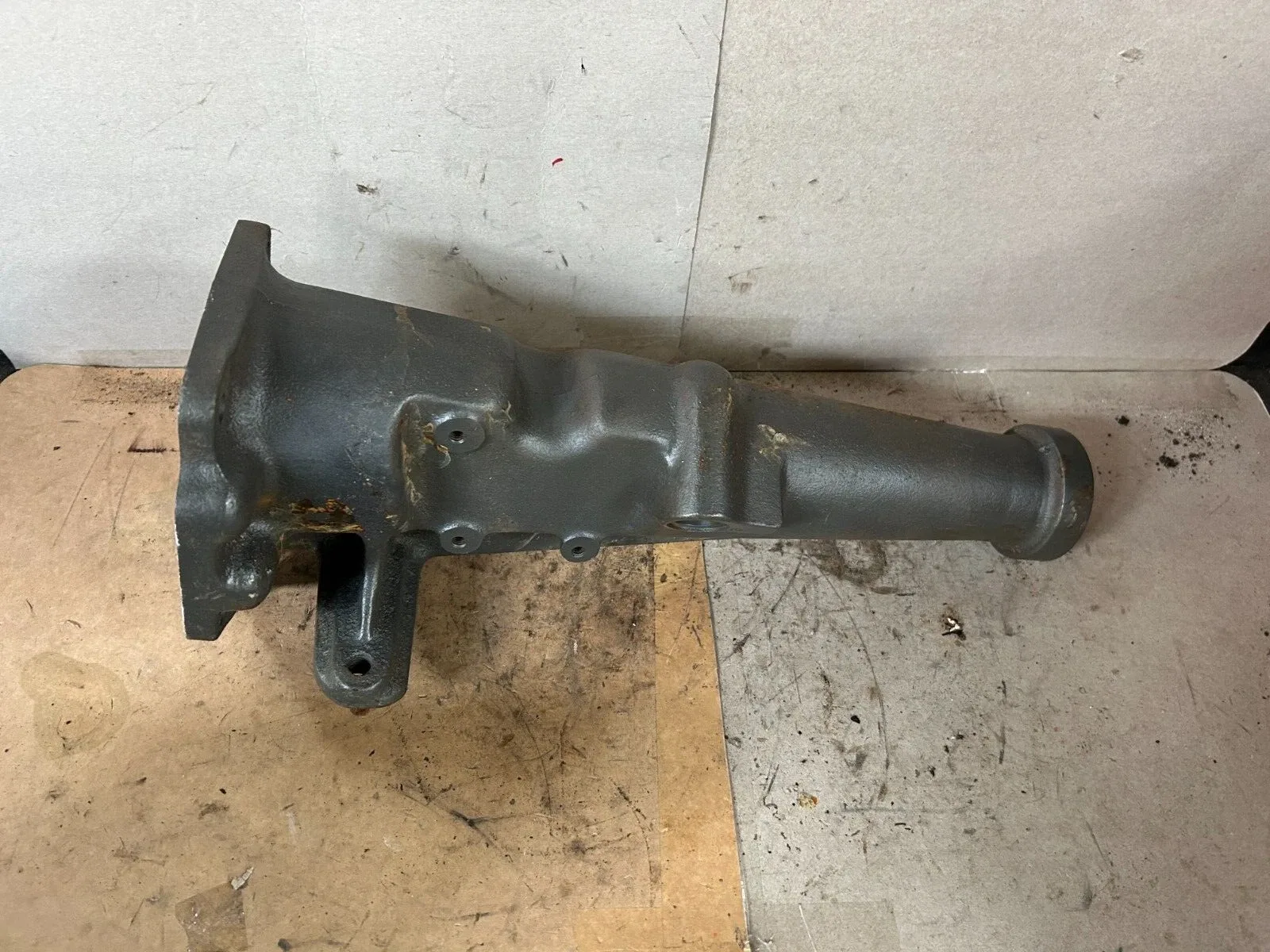 R8+ - TRANSMISSION EXTENSION TAIL HOUSING RF-C8AR-7A040-B image 4