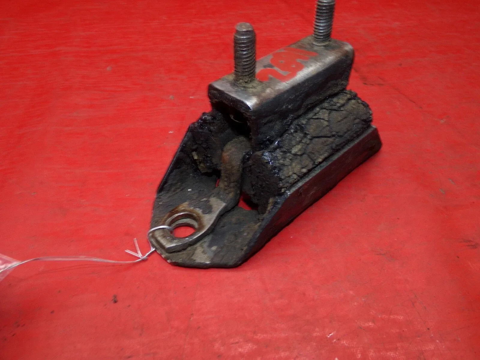 79-86 FORD MUSTANG 5.0 V8 302 TRANSMISSION TAIL HOUSING REAR MOUNT BRACKET OEM image 3