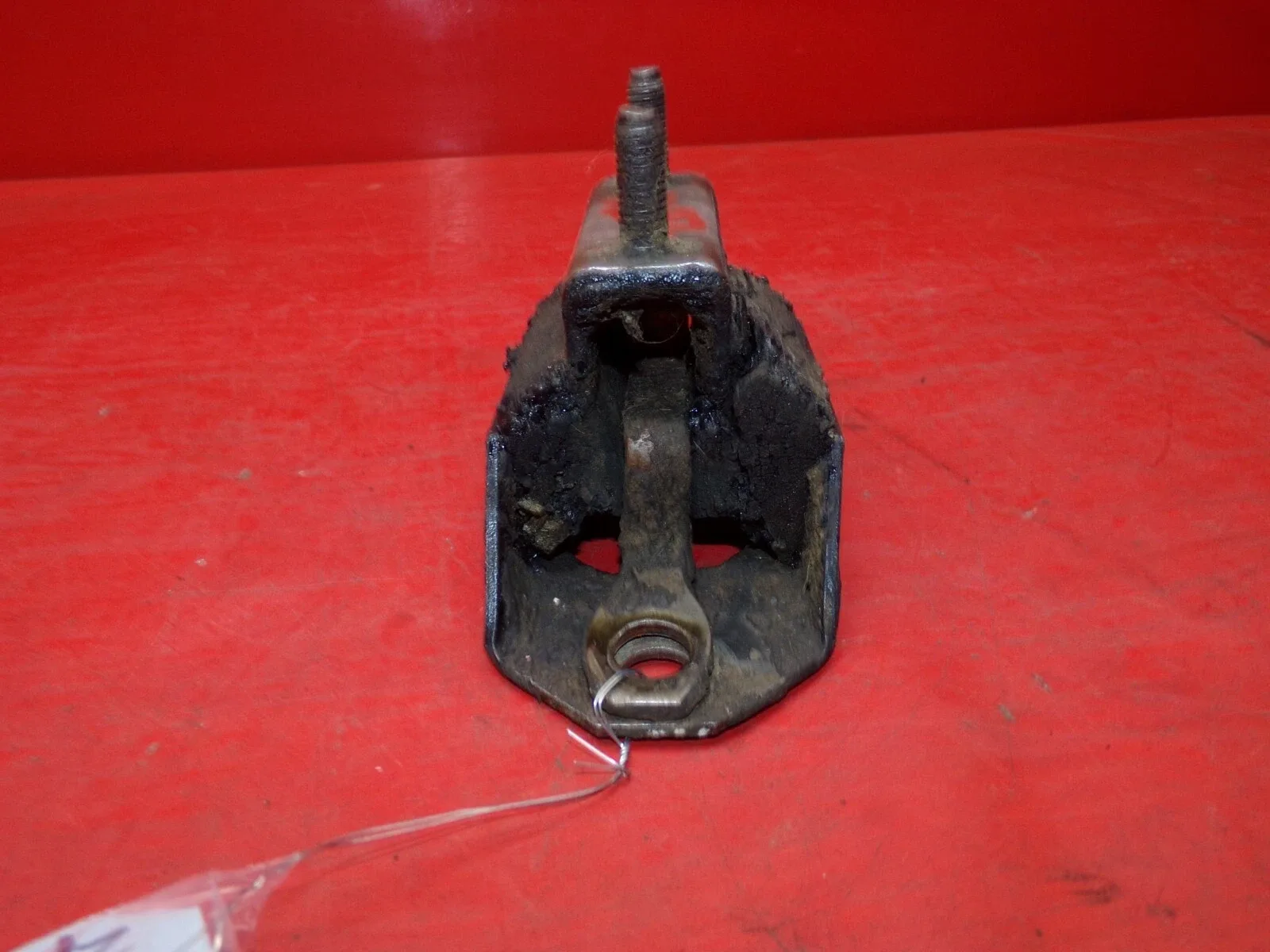 79-86 FORD MUSTANG 5.0 V8 302 TRANSMISSION TAIL HOUSING REAR MOUNT BRACKET OEM image 4