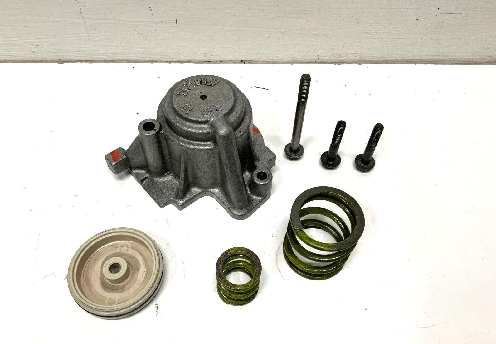 GM 4L60E AUTOMATIC TRANSMISSION 1-2 ACCUMULATOR ASSEMBLY 24219937 CHEVROLET image 2