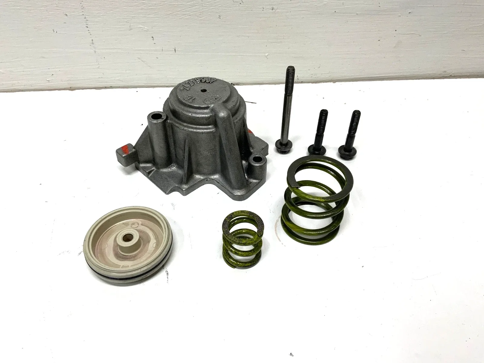 GM 4L60E AUTOMATIC TRANSMISSION 1-2 ACCUMULATOR ASSEMBLY 24219937 CHEVROLET