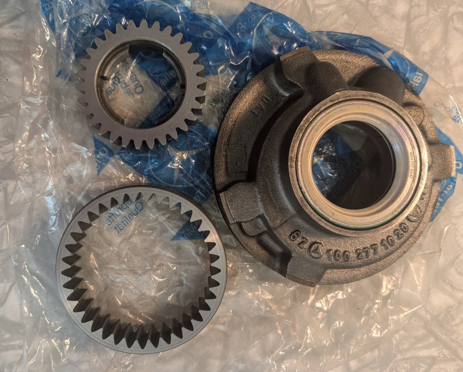 New NOS MERCEDES-BENZ 116 270 00 90 Housing, with Primary Pump image 2