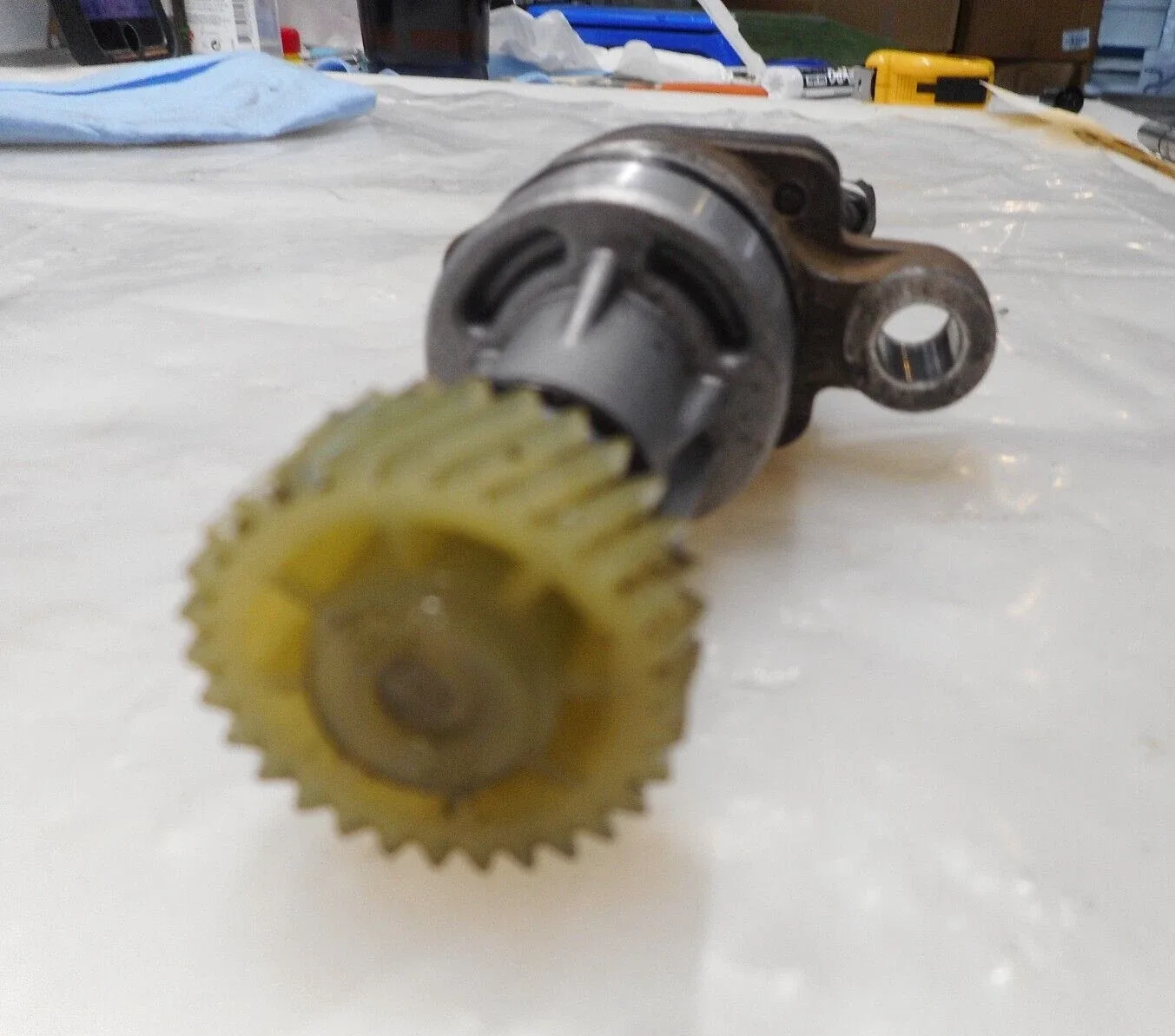 2001 CHEVROLET PRIZM SPEEDOMETER GEAR HOUSING image 3