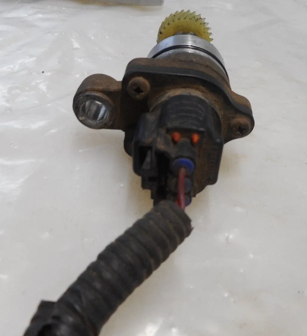 2001 CHEVROLET PRIZM SPEEDOMETER GEAR HOUSING image 4