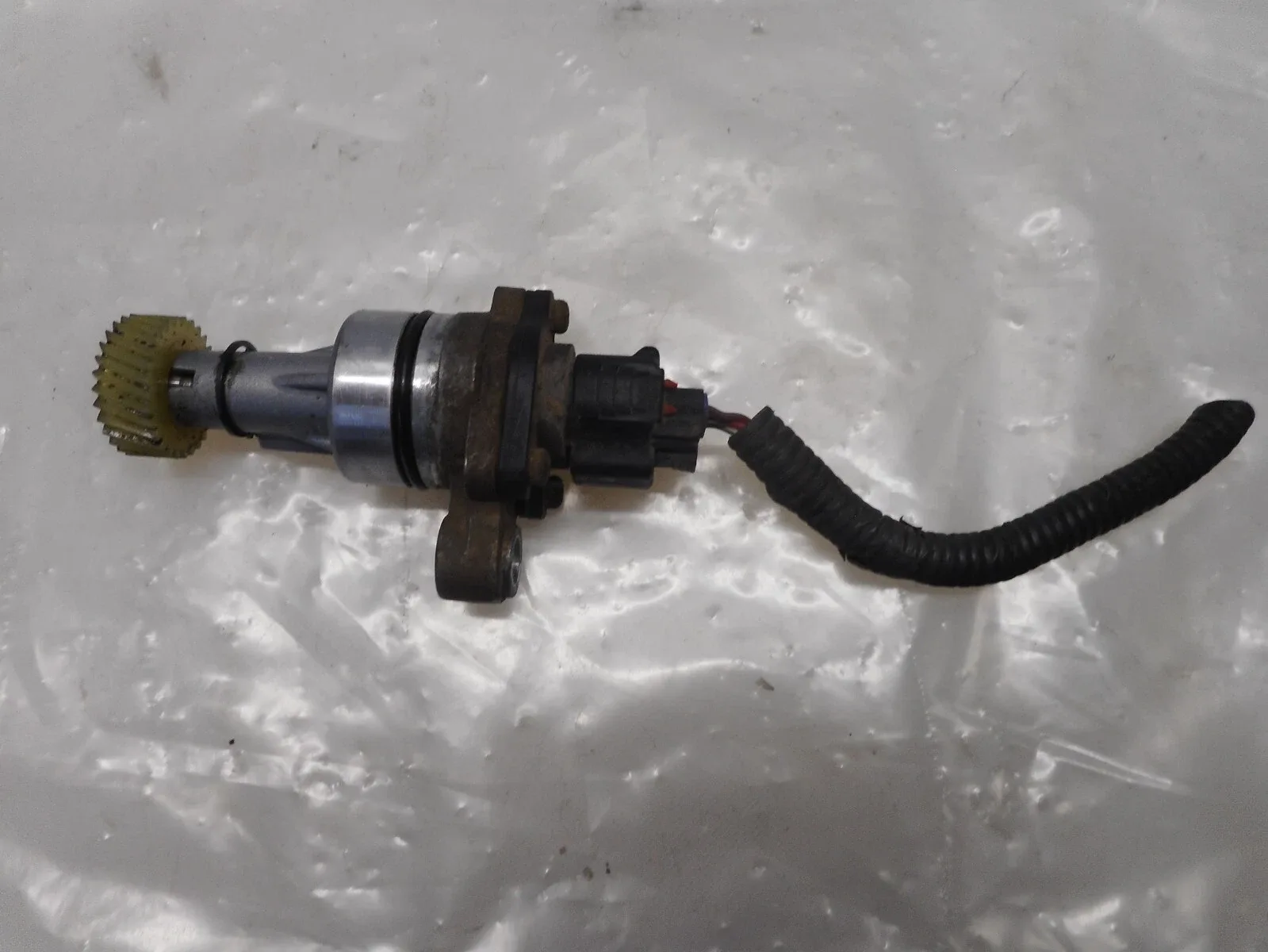 2001 CHEVROLET PRIZM SPEEDOMETER GEAR HOUSING