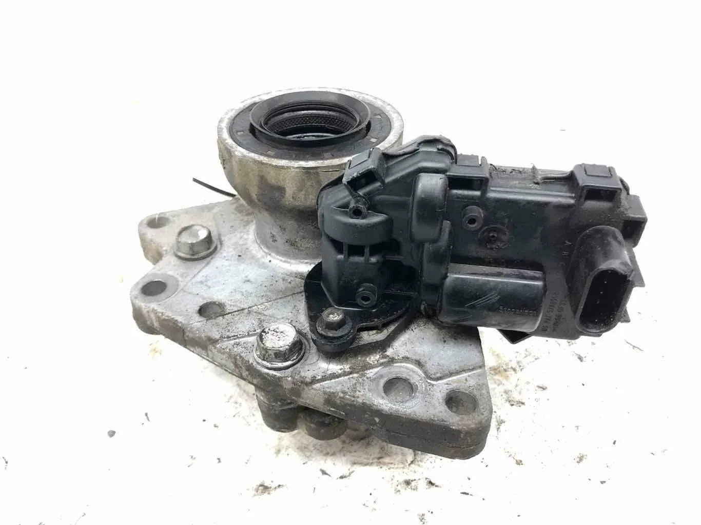 Axle Actuator Housing Disconnect Chevy Trailblazer 2006 image 2