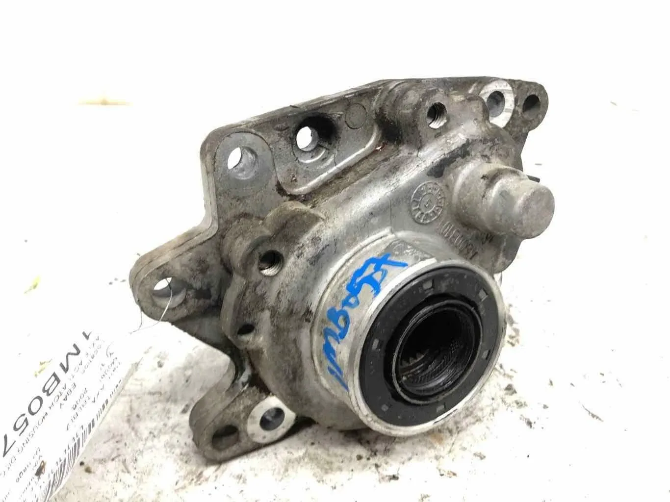Axle Actuator Housing Disconnect Chevy Trailblazer 2006 image 4