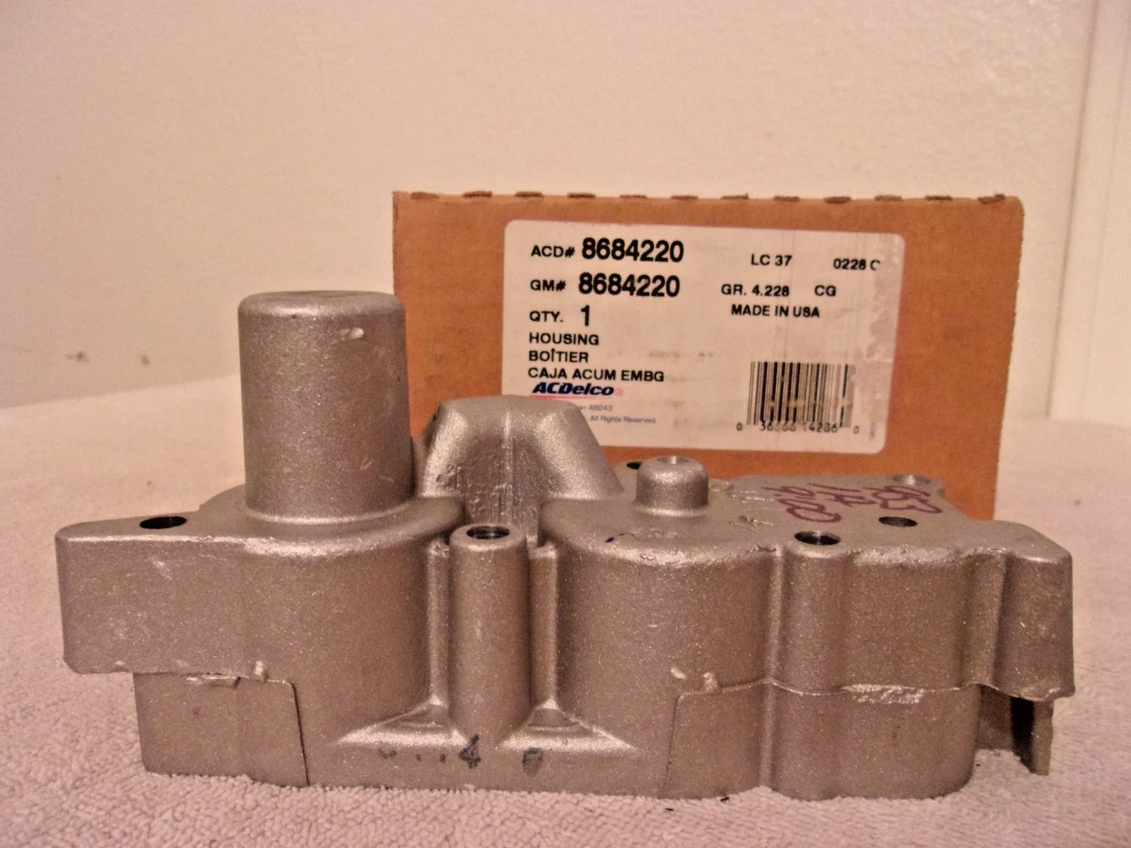 NEW NOS GENUINE GM TRANSMISSION CLUTCH ACCUMULATOR HOUSING #8684220 1991 TO 2009 image 2