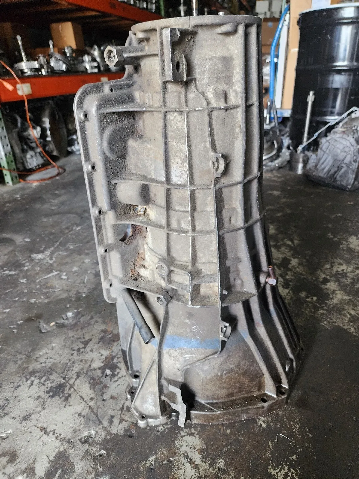 5R110W TRANSMISSION CASE WITH PTO FORD SUPER DUTY HOUSING OEM image 3