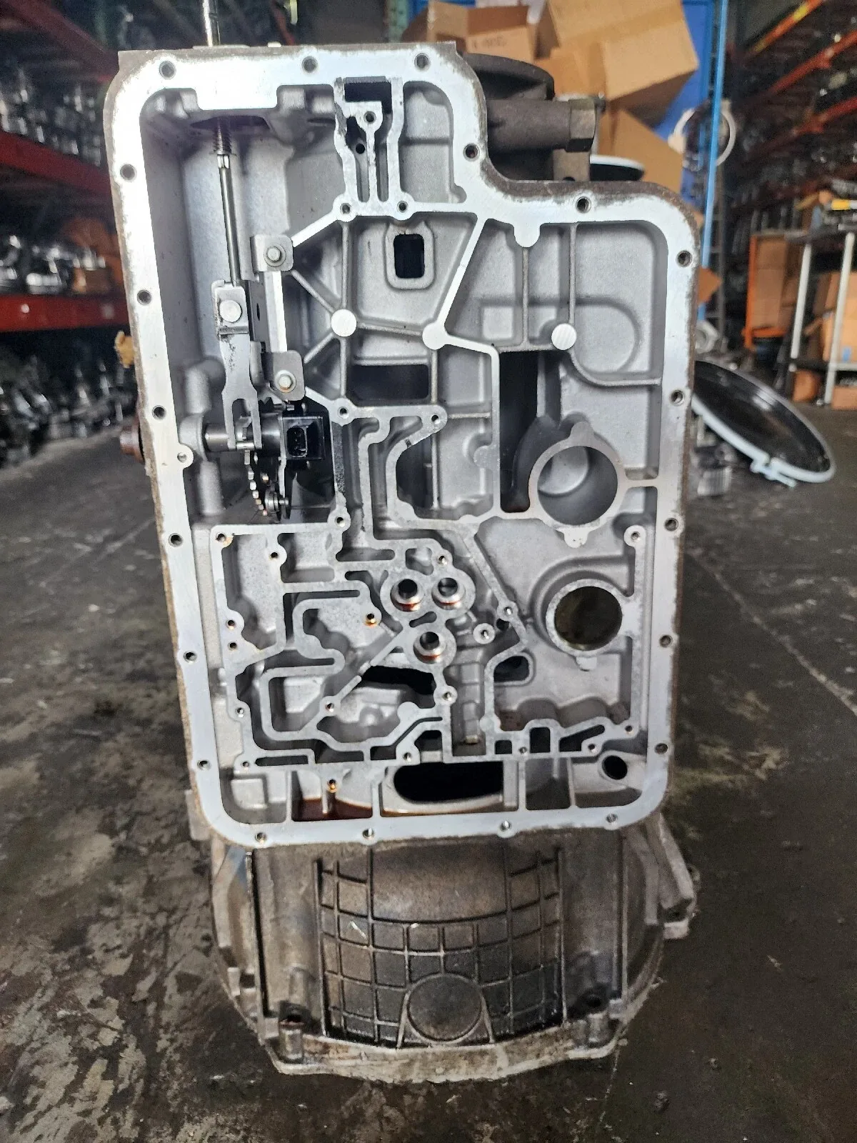 5R110W TRANSMISSION CASE WITH PTO FORD SUPER DUTY HOUSING OEM image 4