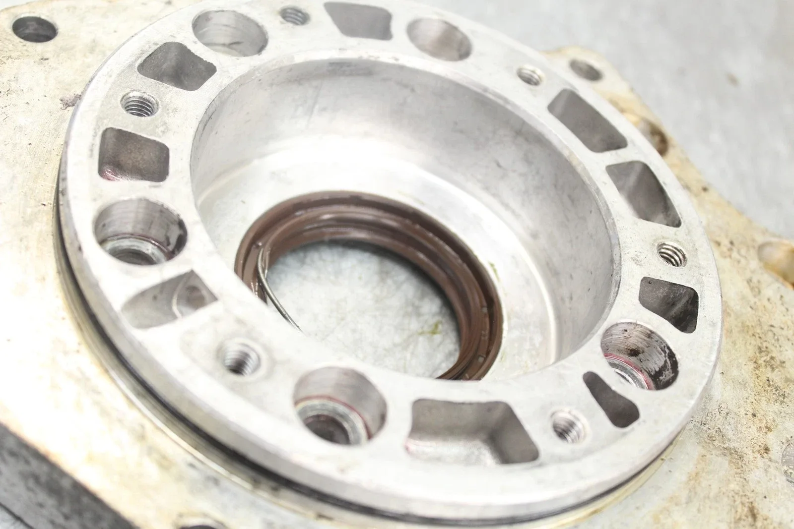 1983 Porsche 928 automatic transmission 7222700111 gearbox housing Rear OEM LM03 image 2