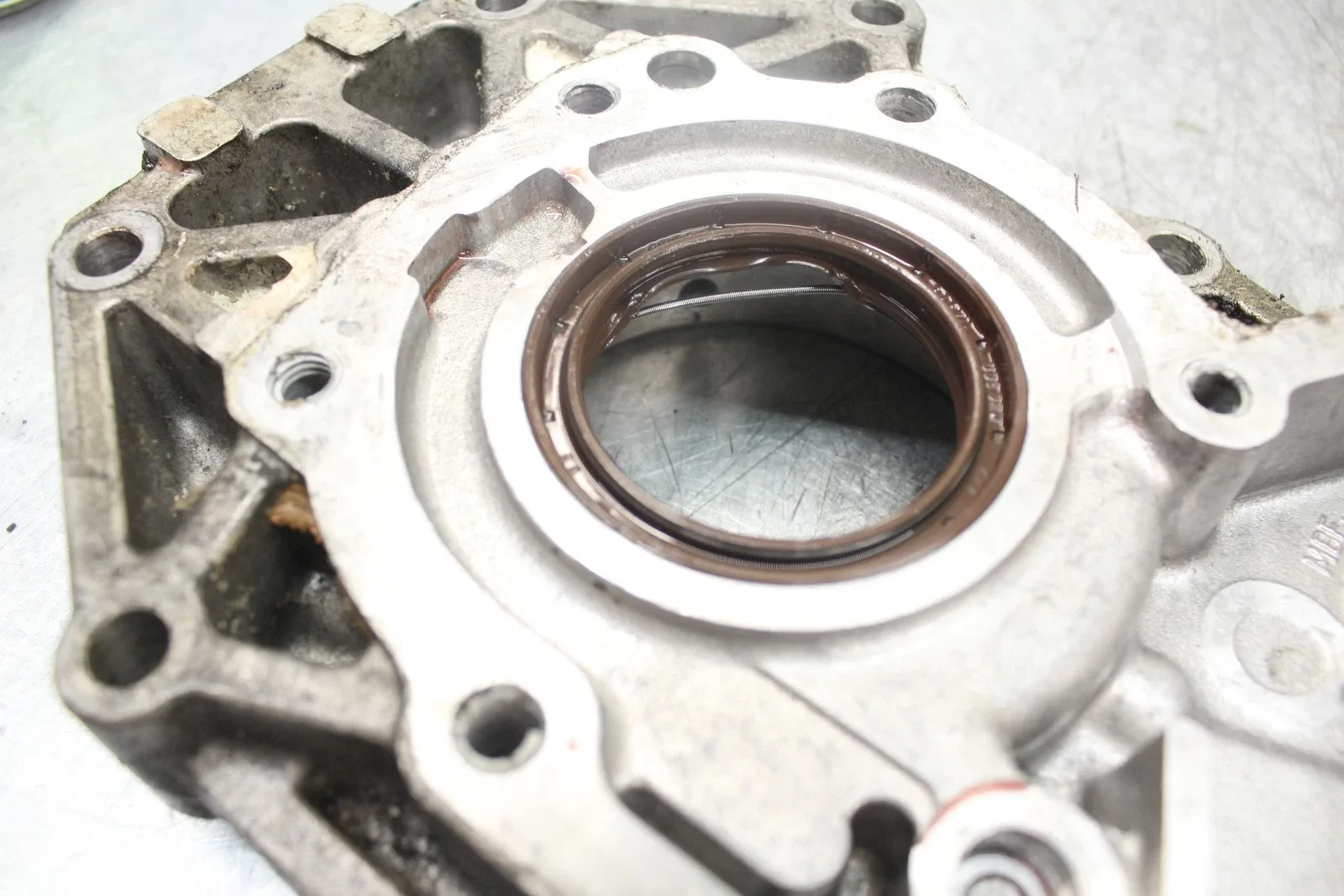 1983 Porsche 928 automatic transmission 7222700111 gearbox housing Rear OEM LM03 image 4
