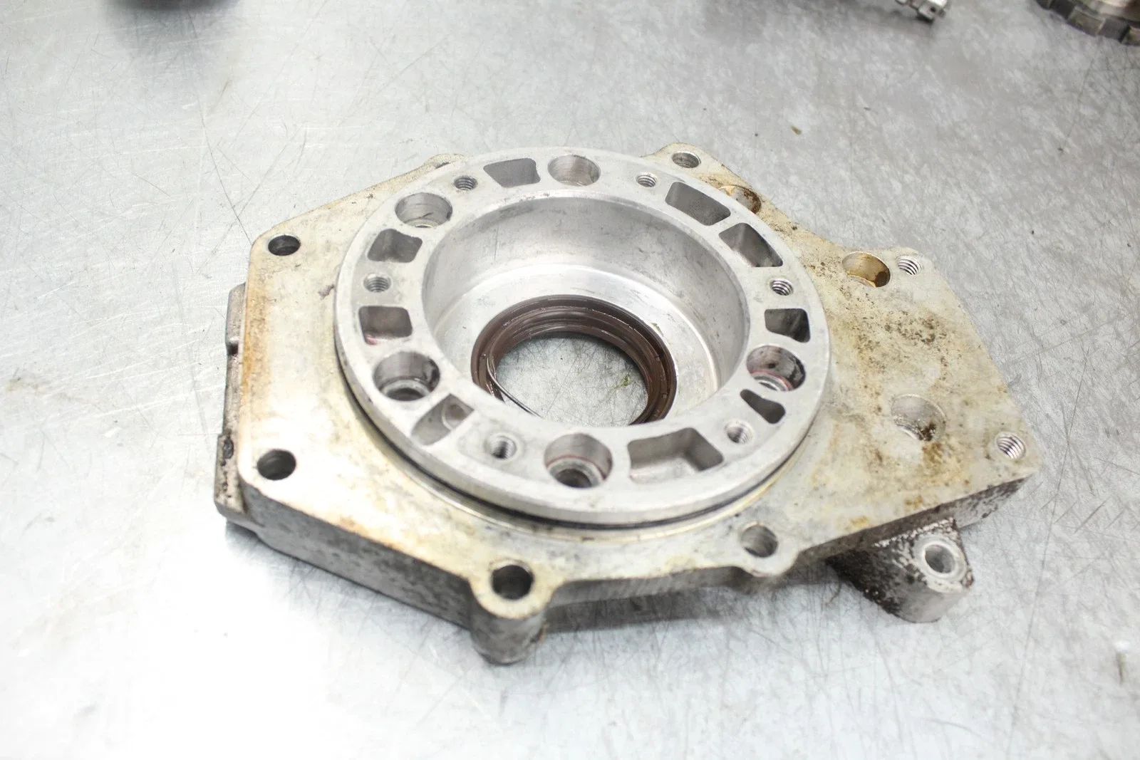 1983 Porsche 928 automatic transmission 7222700111 gearbox housing Rear OEM LM03