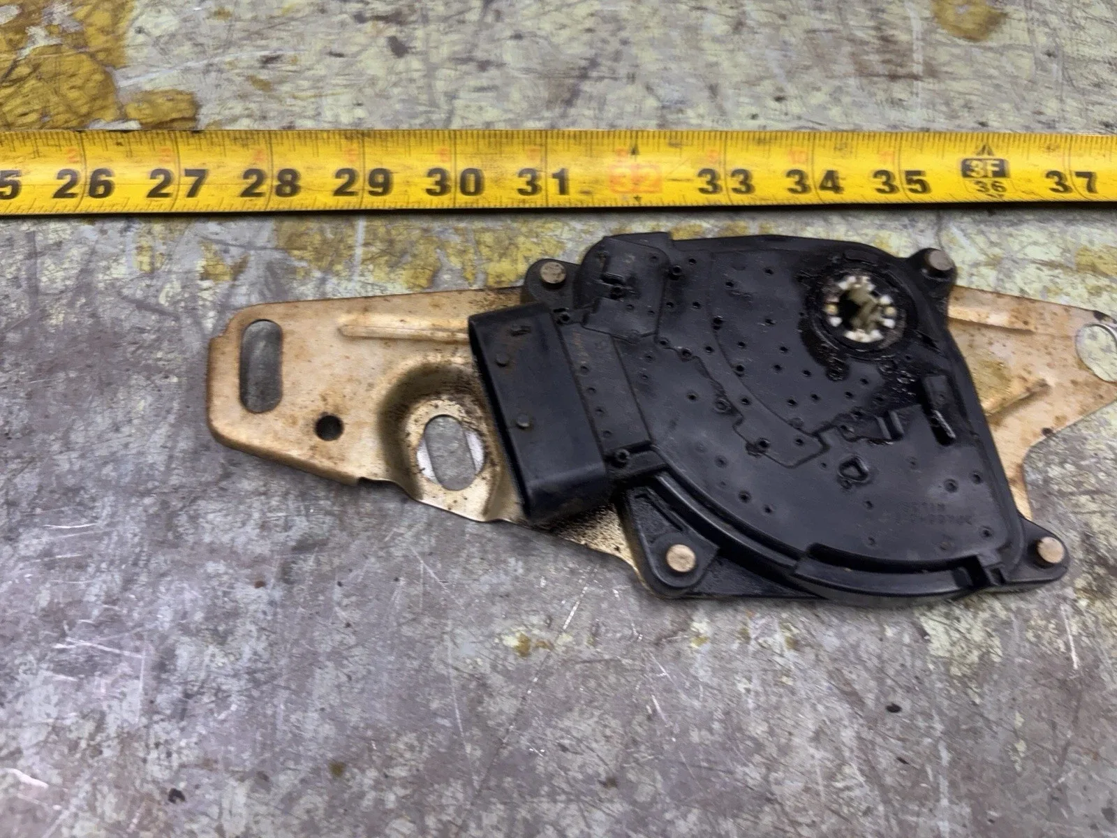 02-09 Trailblazer  Transmission Shift Range Switch Sensor image 2