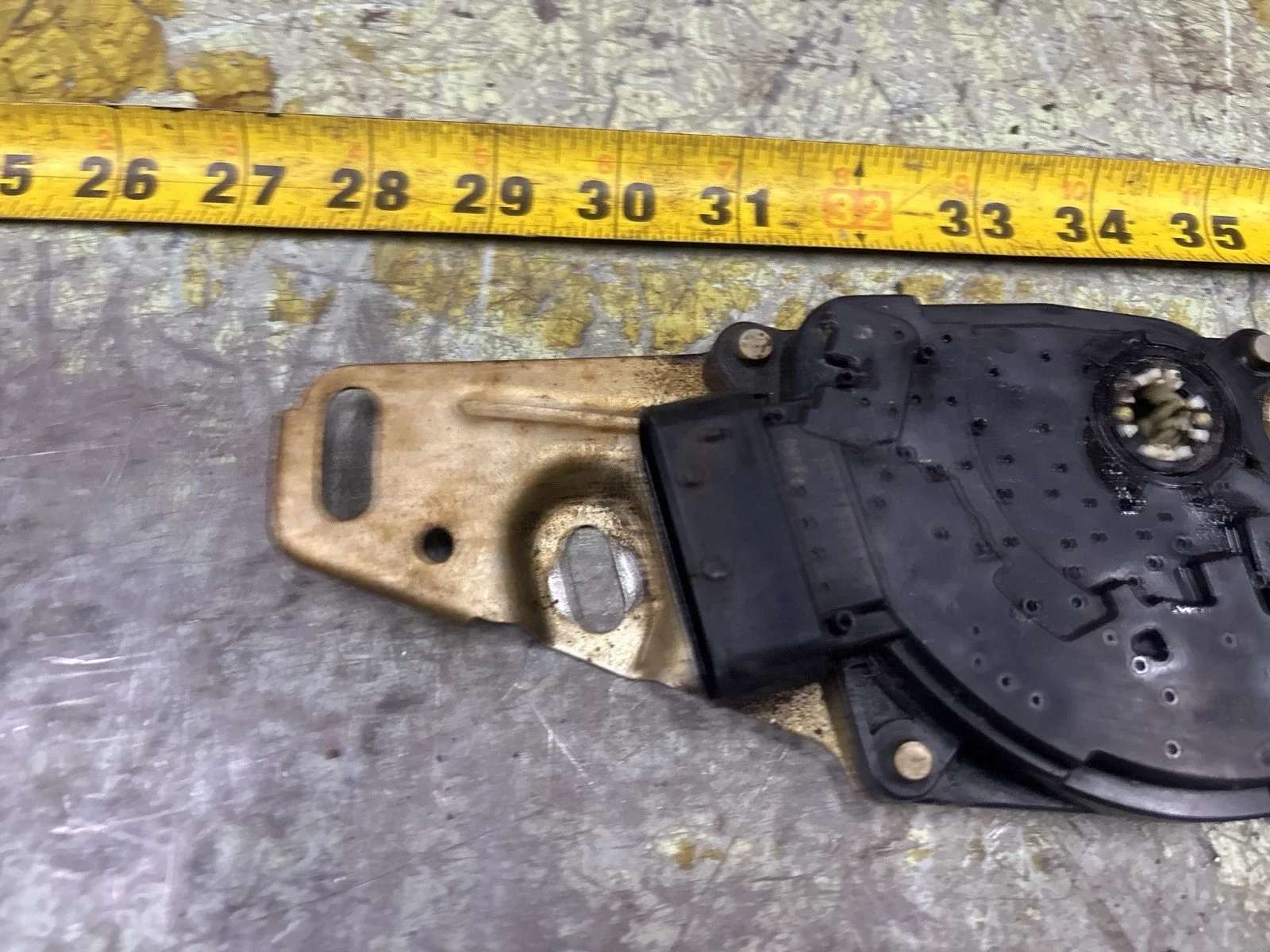 02-09 Trailblazer  Transmission Shift Range Switch Sensor image 4