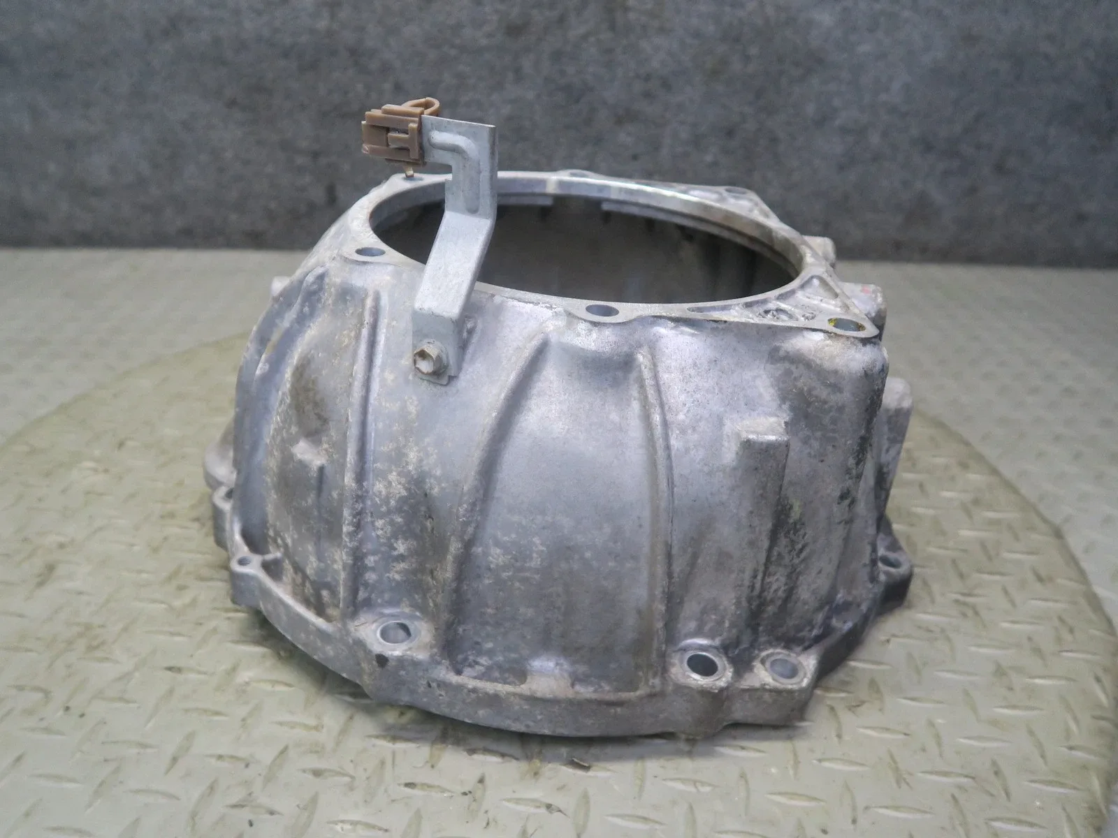 98-00 LEXUS UZZ30L SC400 A650E U1 A/T AUTOMATIC TRANSMISSION BELL HOUSING OEM image 4