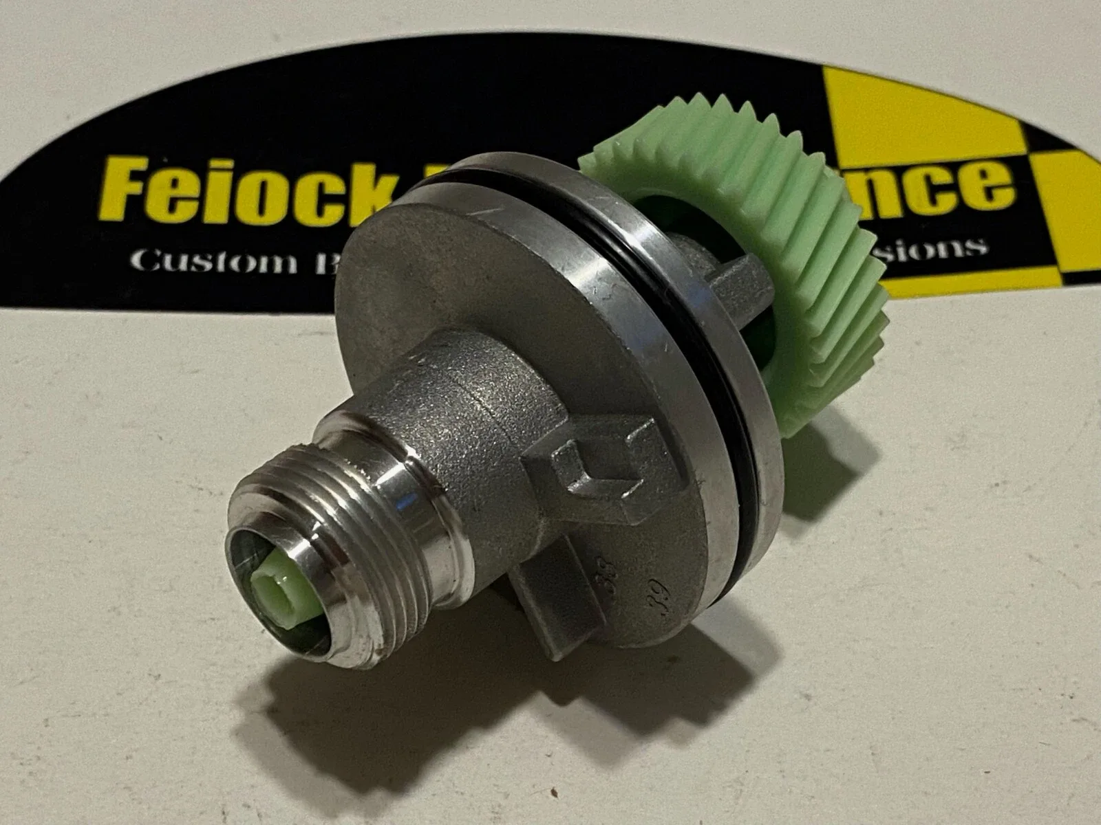 700R4  34 Tooth Speedometer Driven Gear & Matching Speedometer Gear Housing image 2