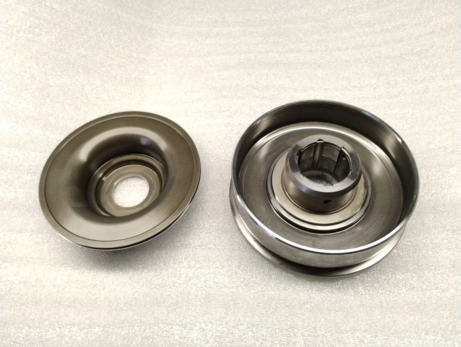 2010-2014 Nissan 3.5L JF010E RE0F09B CVT Primary Piston Housing Pulley Half image 2