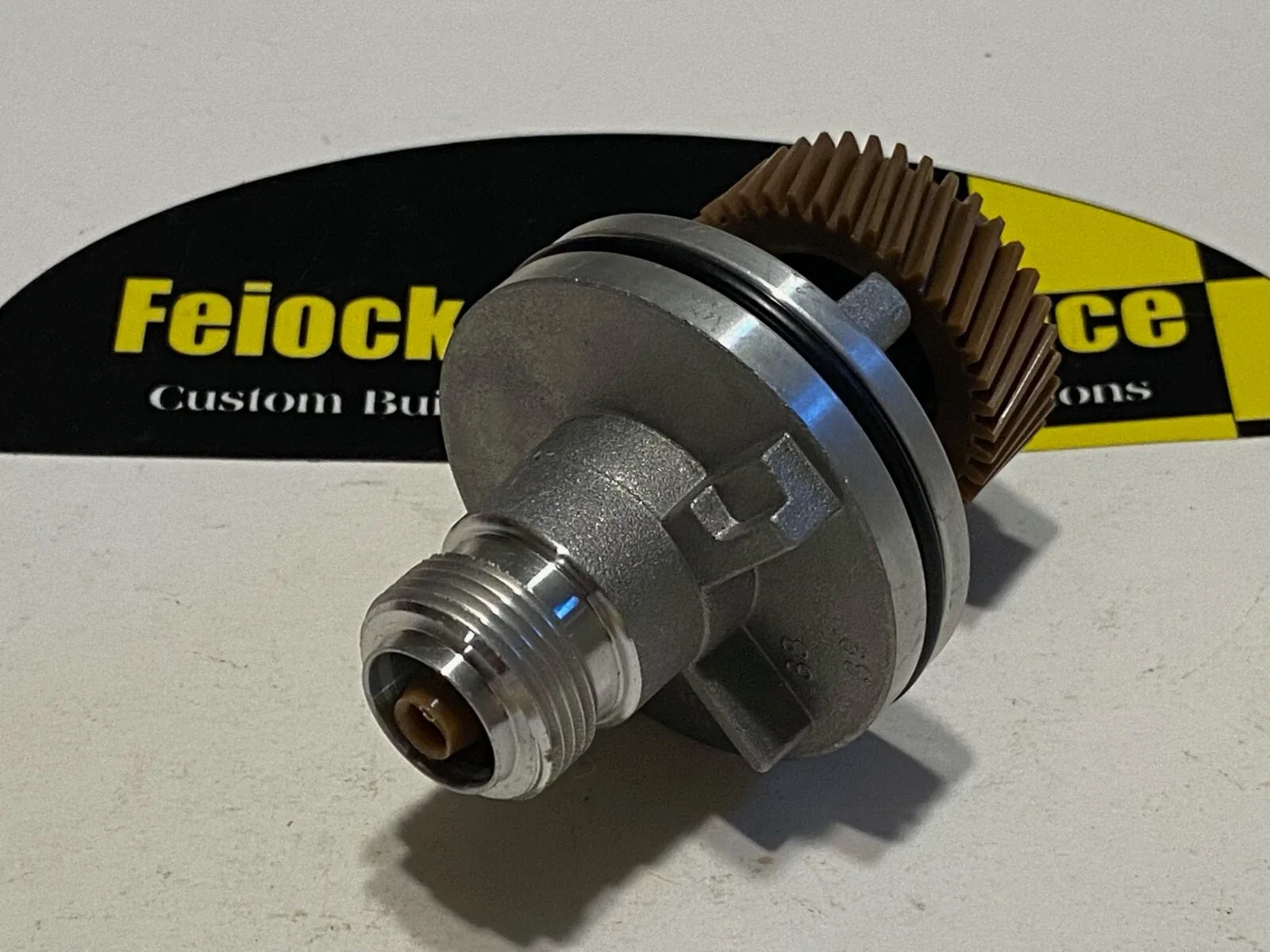 700R4  39 Tooth Speedometer Driven Gear & Matching Speedometer Gear Housing image 2