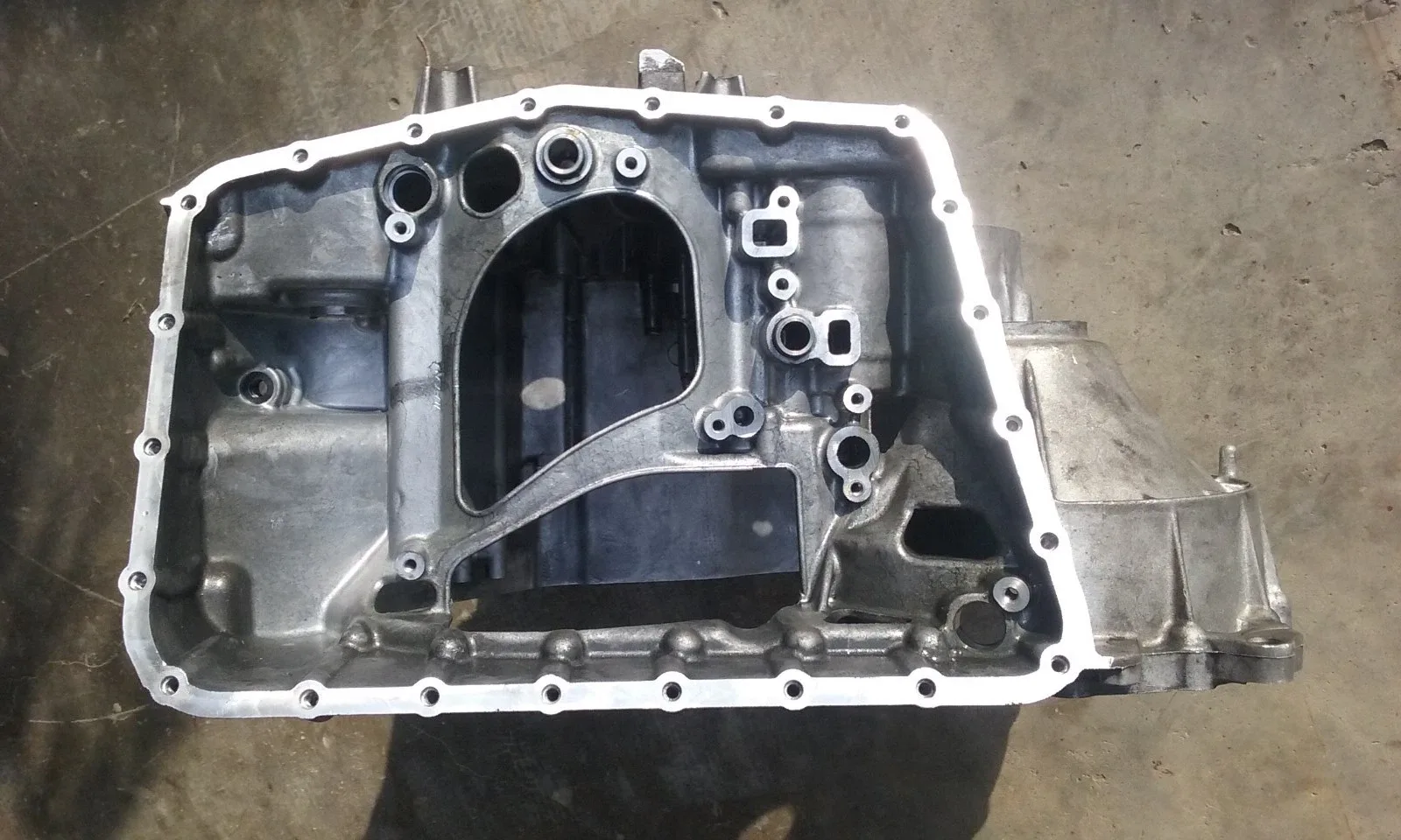 OEM FORD CFT30 CVT FWD Freestyle 500 Rear CASE housing image 3