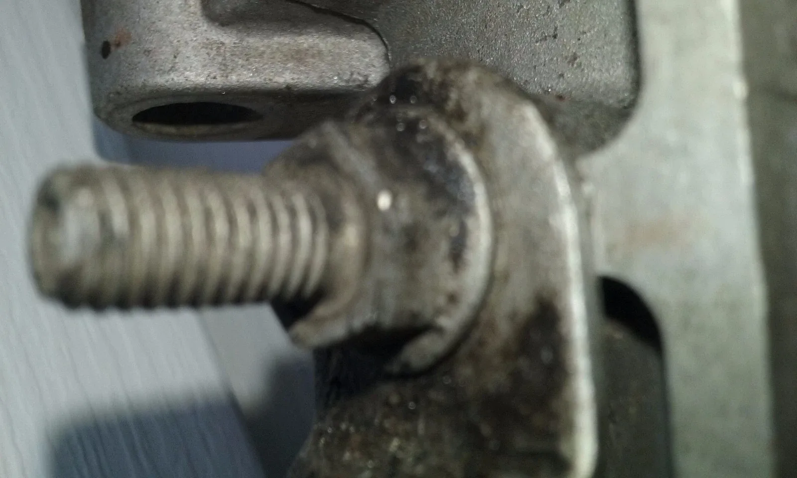4T60E BOLT stud for Speed sensor speed-O from Tail Housing 4T60E and 4T65E image 4