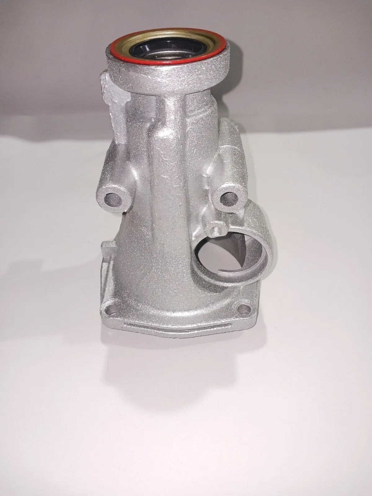 Carcasa extensión 2WD 700R4 4L60E, 4 pernos, soporte 2 pernos #8673554. image 4