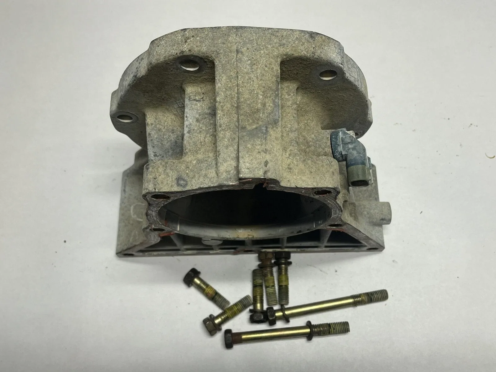 Jeep Cherokee XJ 1987-2001 OEM AW4 Automatic Transmission Tail Housing Mount image 4