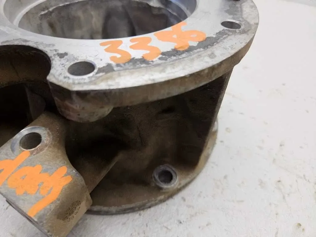 97-02 Ford Expedition Transfer Case Adapter Housing 4R100 Warner 44006 OEM 3336 image 4