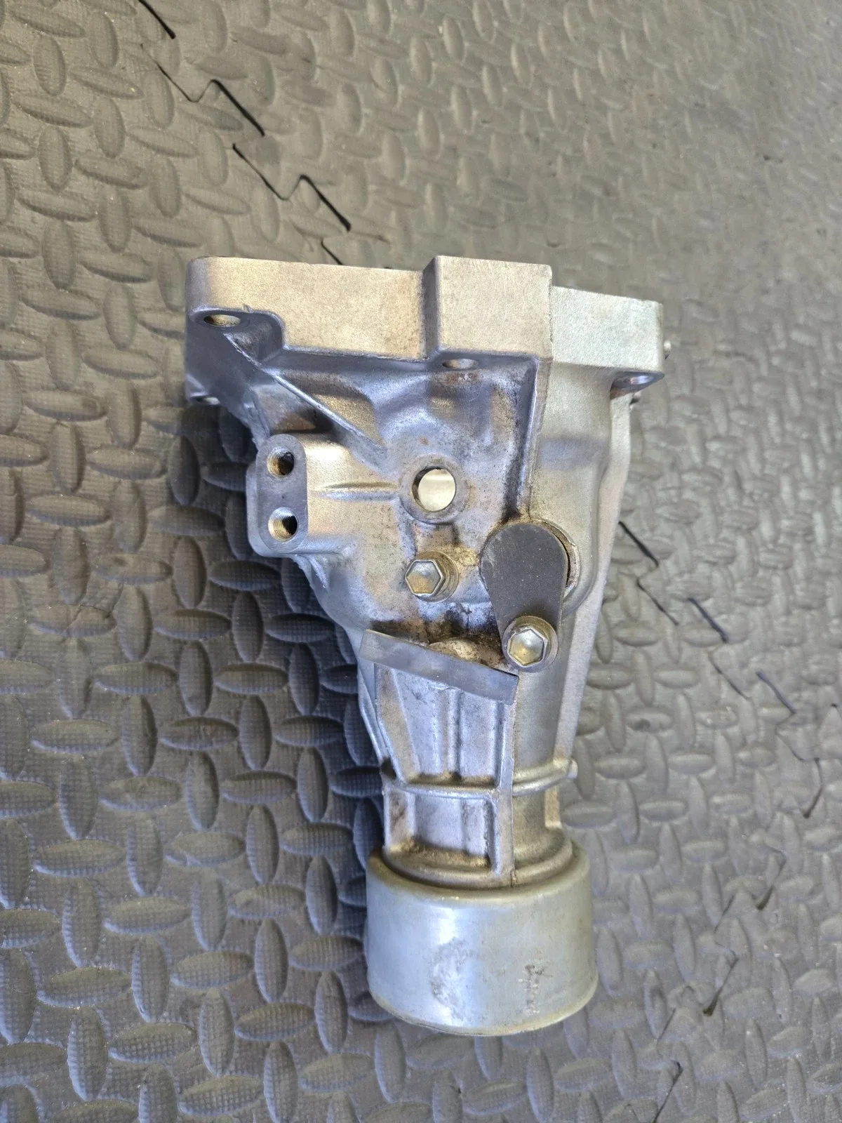 1996 Toyota 4 Runner V6 2wd Automatic REAR OUTPUT TRANSMISSION HOUSING OEM⭐️ image 4