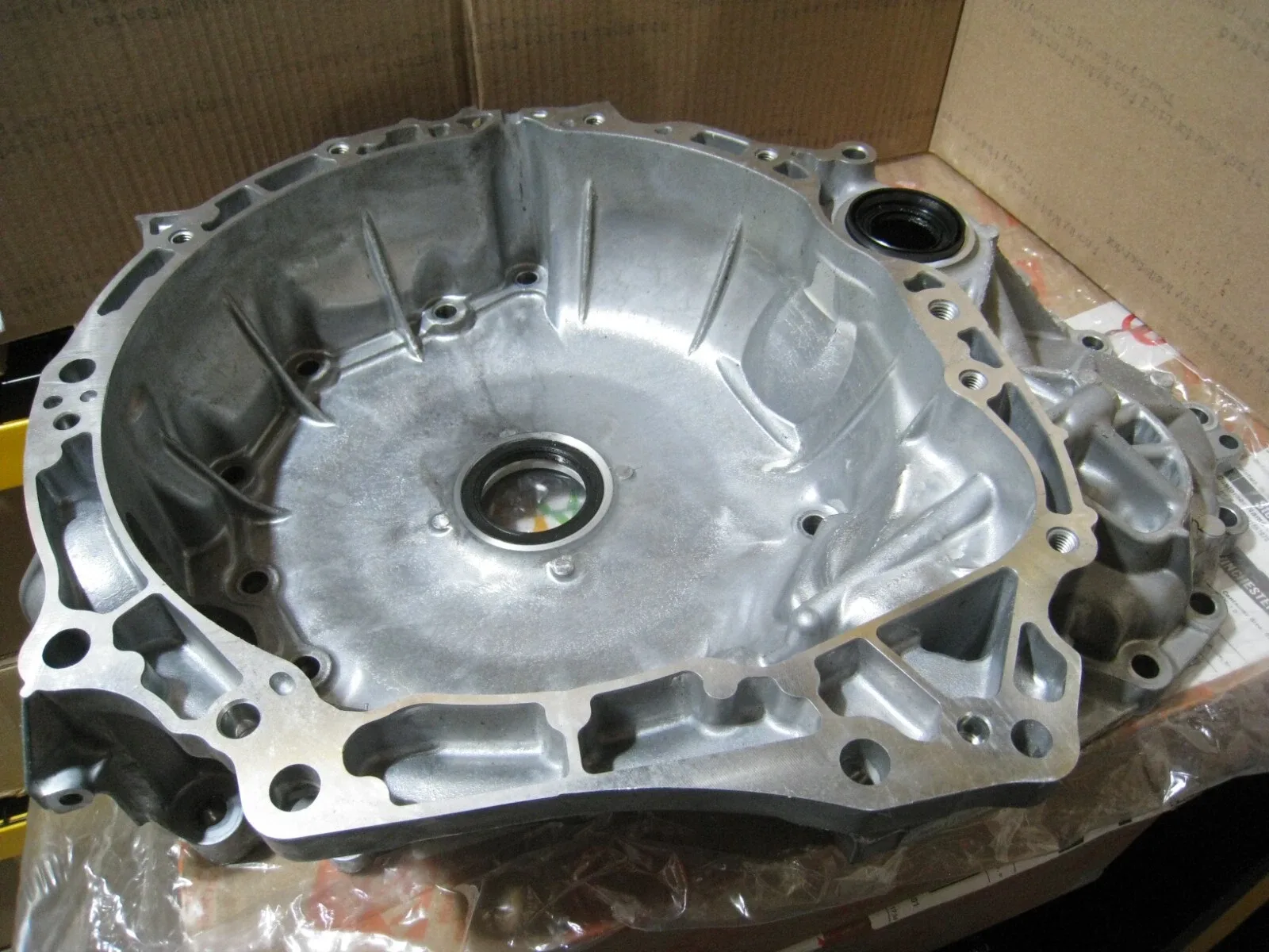 JF011E RE0F10A CVT Converter Housing for 2008-2012 NISSAN ALTIMA