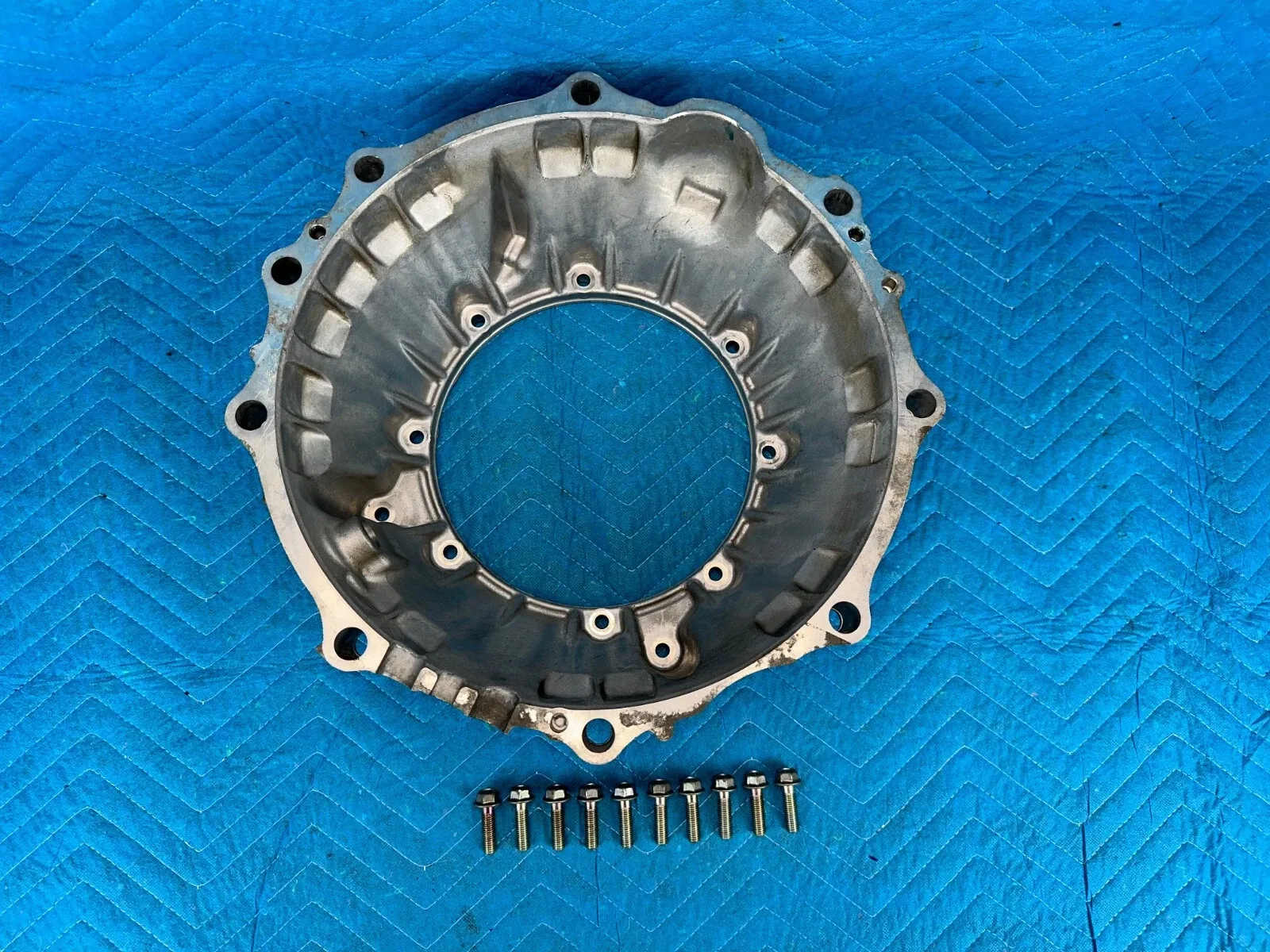 Infiniti QX56 QX80 2WD Transmission Bell Housing w/Bolts 75K 2013-2014 OEM image 2