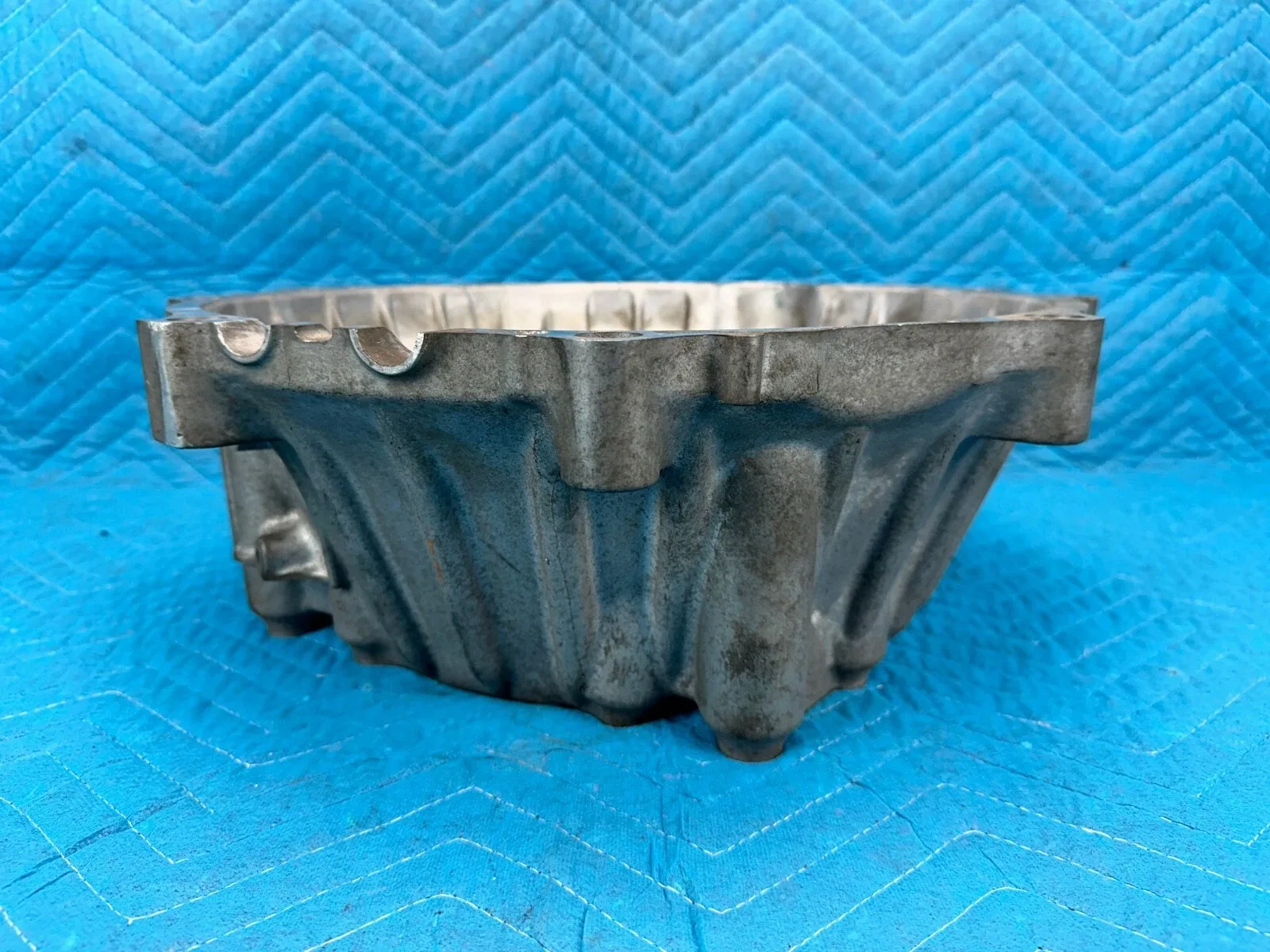 Infiniti QX56 QX80 2WD Transmission Bell Housing w/Bolts 75K 2013-2014 OEM image 4
