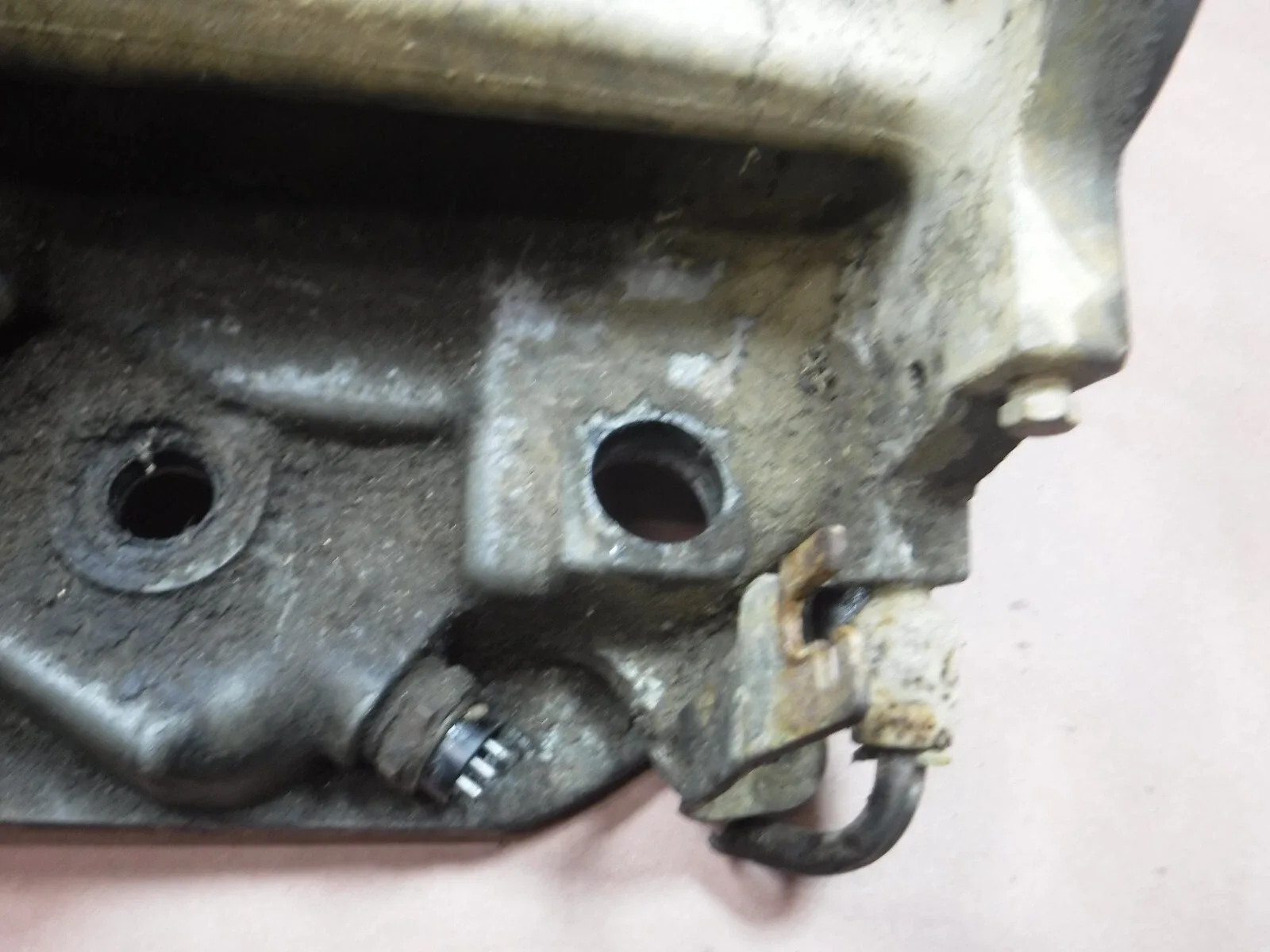 Jeep Grand Cherokee ZJ 96-98 5.2 V8 44RE Transmission Case Housing Factory image 2
