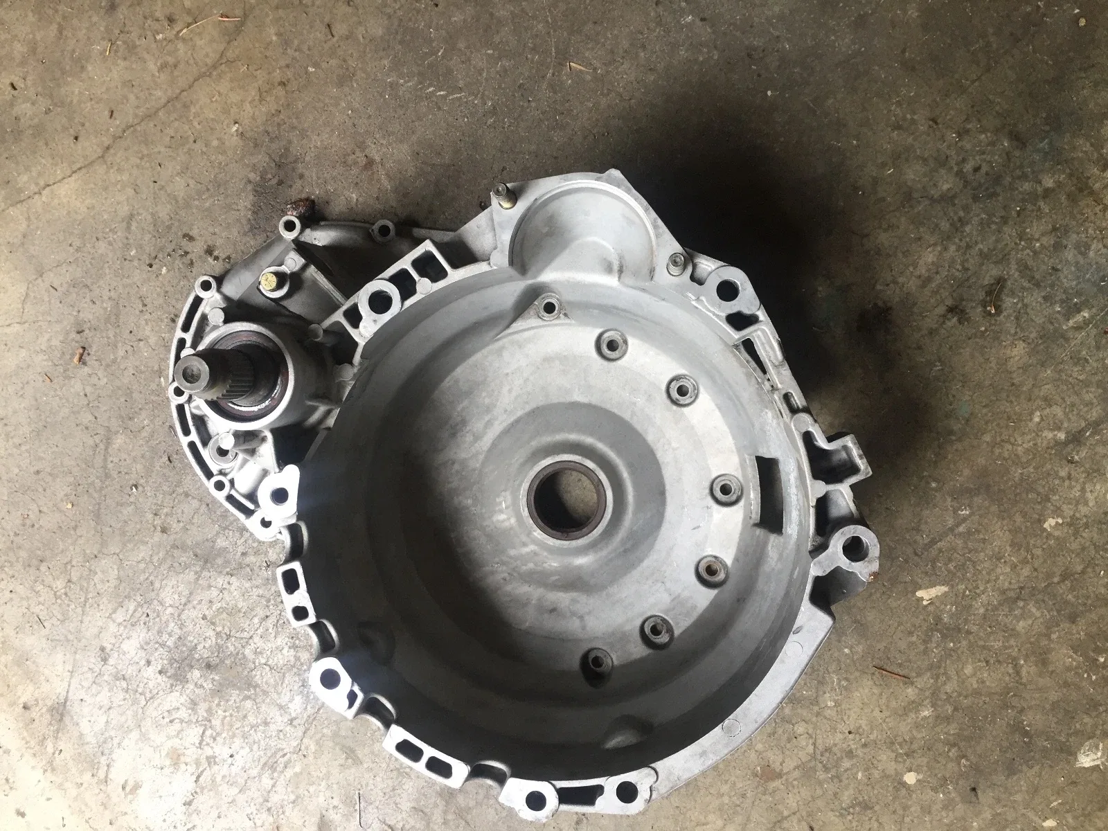 Zf4hp18 bell housing Saab 9000 with broke off bolt retainer