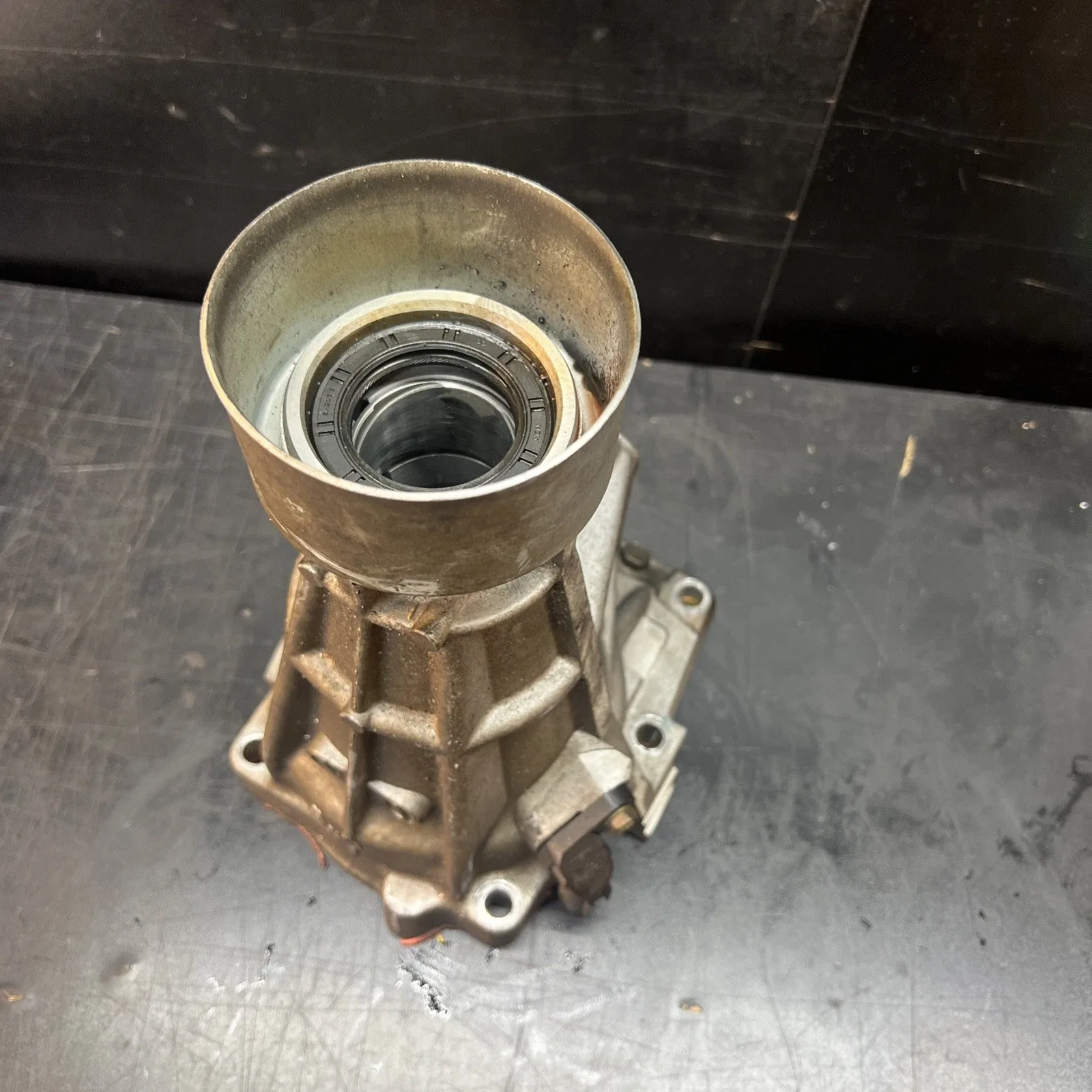 Genuine 2001-2005 Lexus IS300 Transmission Rear Housing OEM image 2