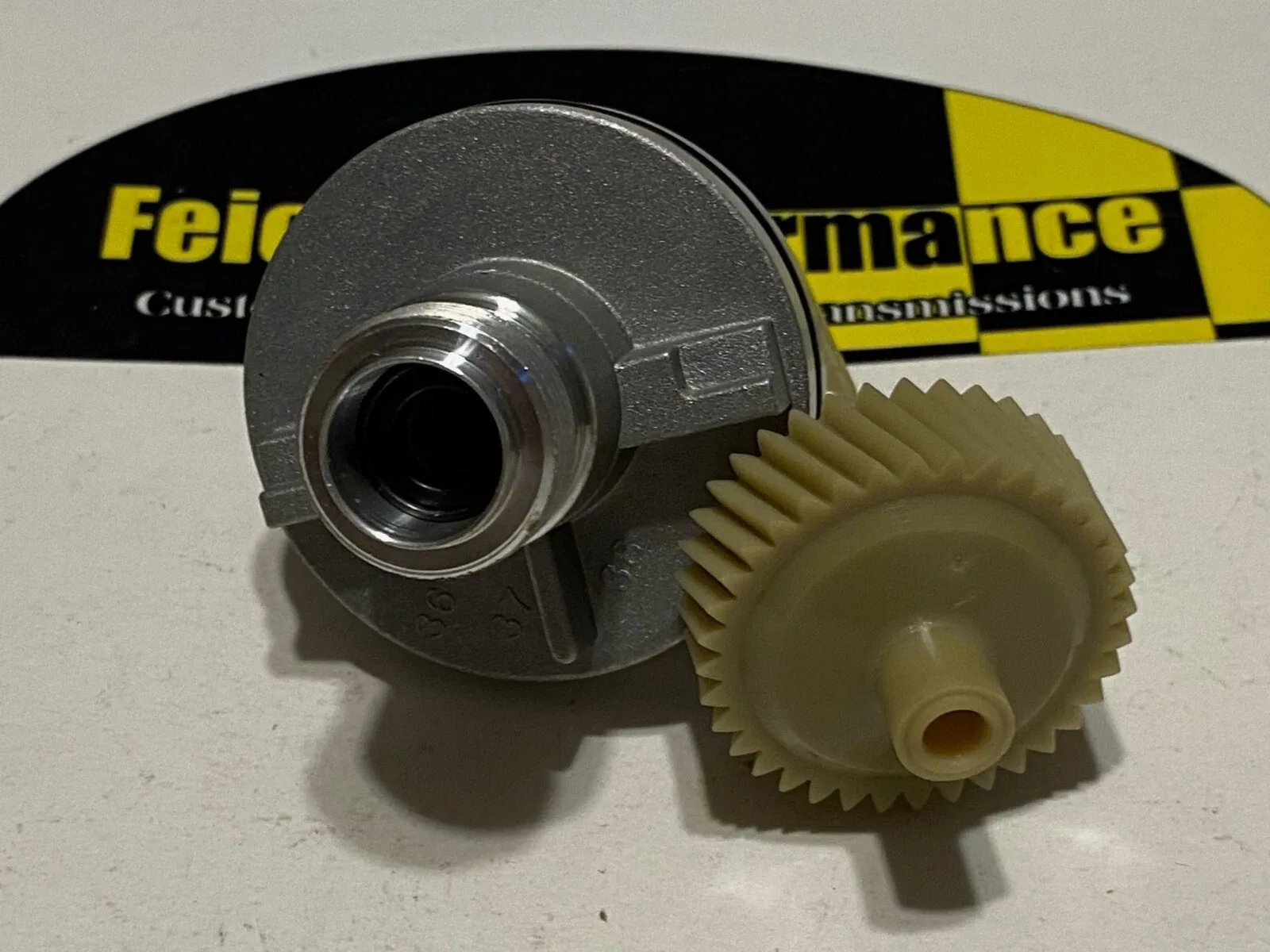 700R4  36 Tooth Speedometer Driven Gear & Matching Speedometer Gear Housing
