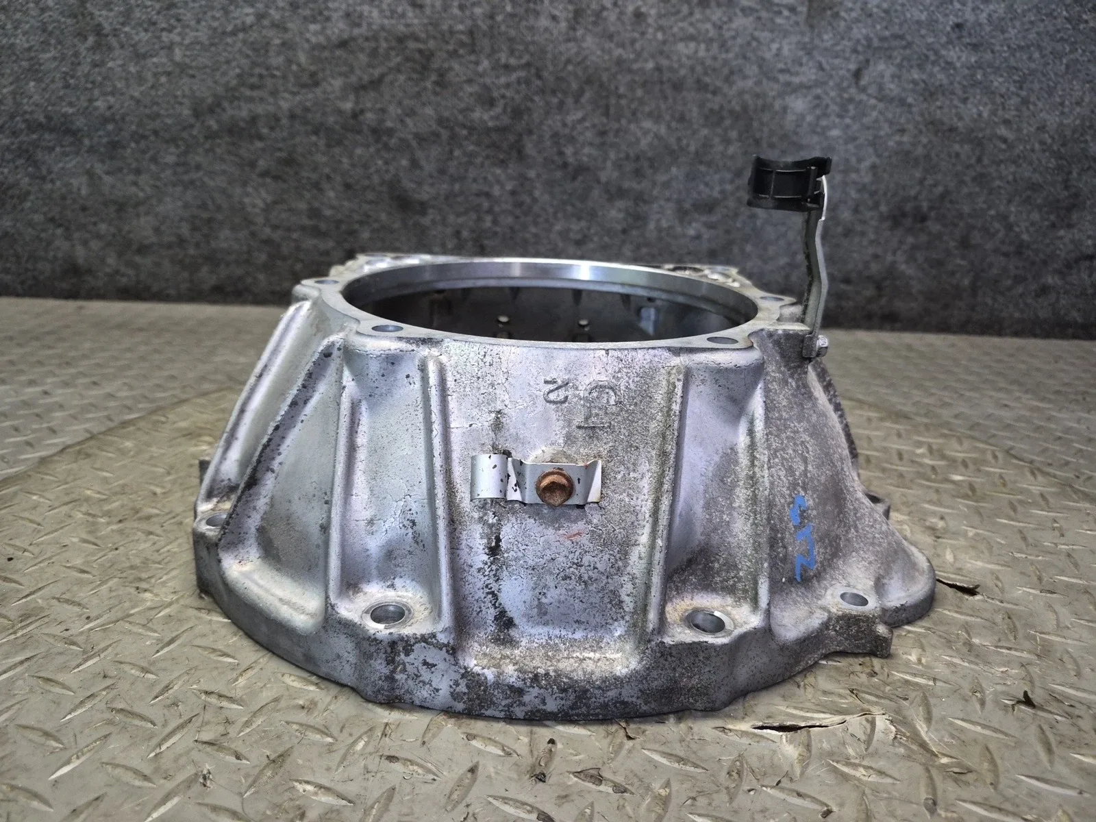 02-05 LEXUS JCE10L IS300 A650E J2 AUTOMATIC TRANSMISSION BELL HOUSING OEM image 2