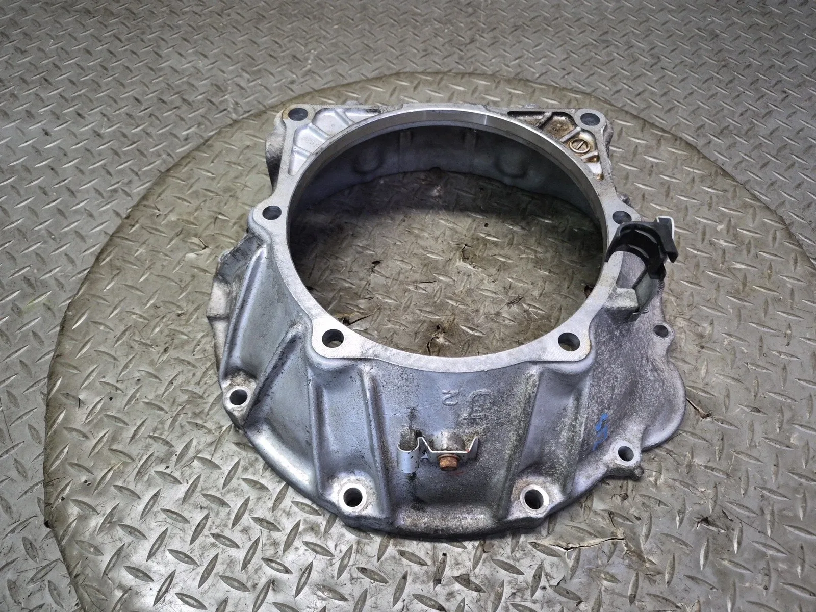 02-05 LEXUS JCE10L IS300 A650E J2 AUTOMATIC TRANSMISSION BELL HOUSING OEM