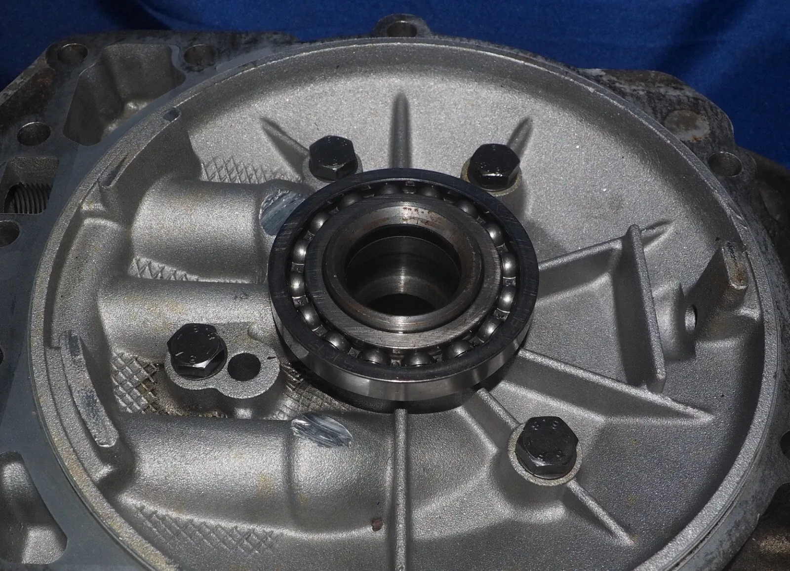 1977-1985 Mercedes W123 W116 240D 300D Automatic Transmission Bell Housing OEM * image 4