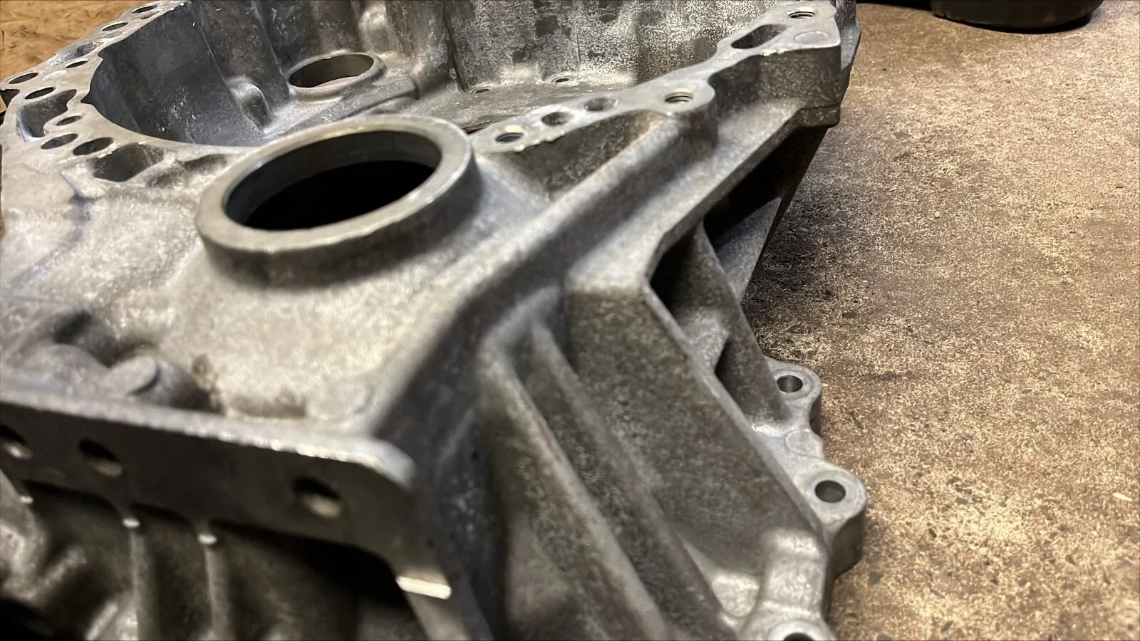 USED U660E FWD 2WD BELL HOUSING - LEXUS & TOYOTA image 2