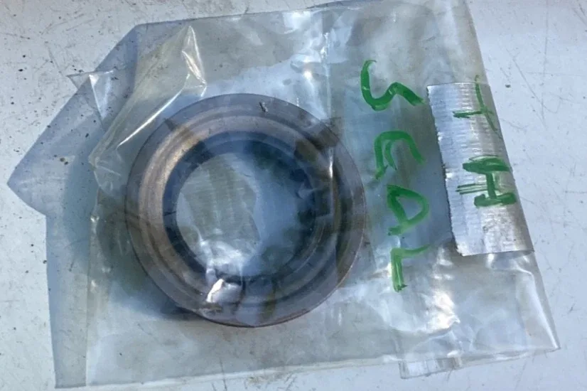 Ford   C4  Auto OEM Used  Tail Housing  C4AP-7A040-CB Mounting Bolts & New Seal image 2