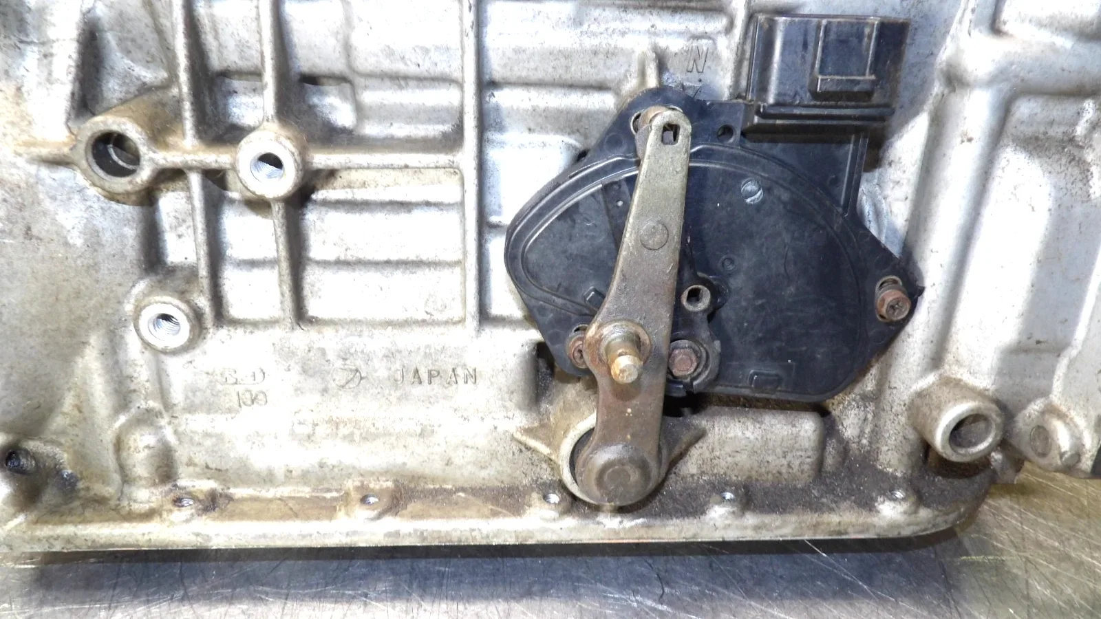 Subaru  4AT  Automatic Transmission  "  Case with Shift Linkage "   Very good image 2