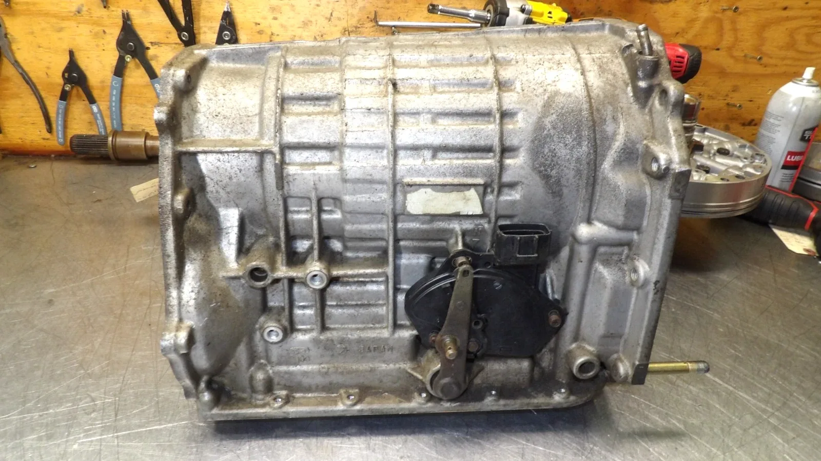 Subaru  4AT  Automatic Transmission  "  Case with Shift Linkage "   Very good image 4