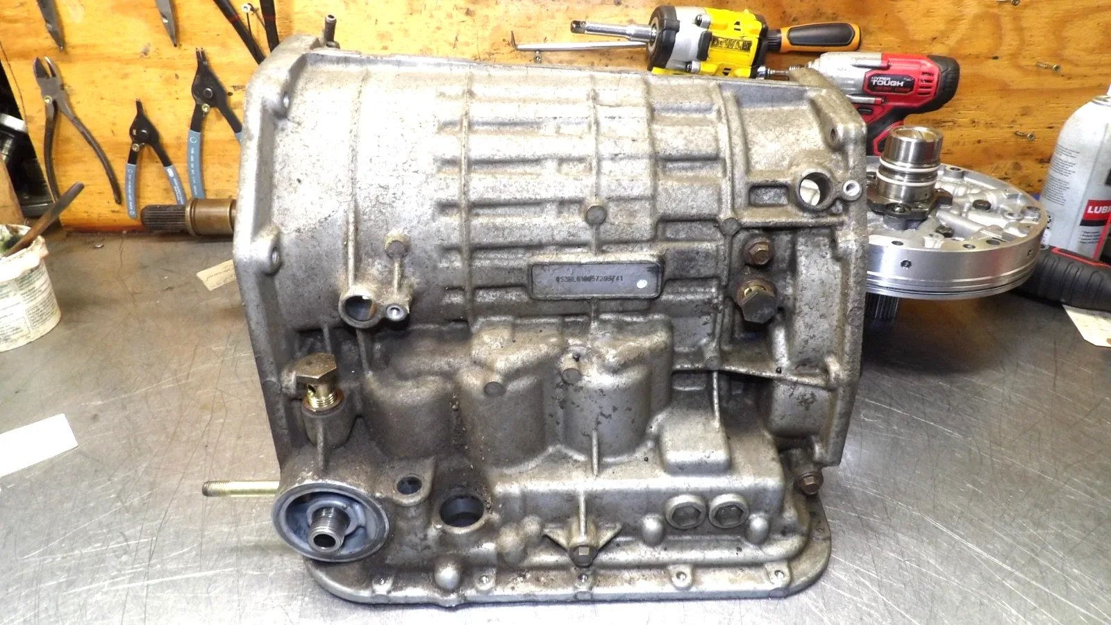 Subaru  4AT  Automatic Transmission  "  Case with Shift Linkage "   Very good