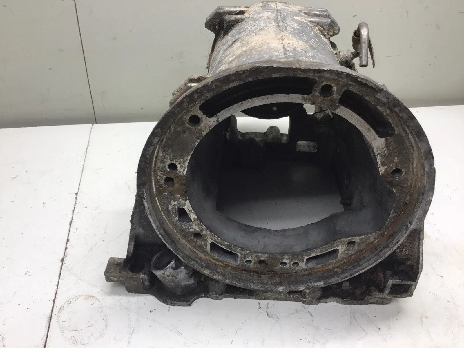 1966-1969 FORD C4  AUTOMATIC TRANSMISSION CASE FILL HOUSING C6DP-7006-A image 3