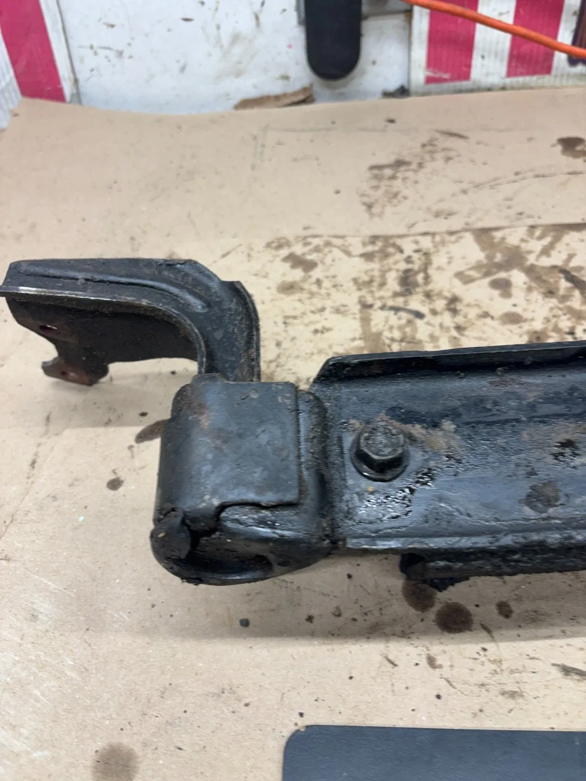 1987 1989 1995 JEEP WRANGLER AUTOMATIC TRANSMISSION MOUNT BRACKET CROSSMEMBER OE image 4